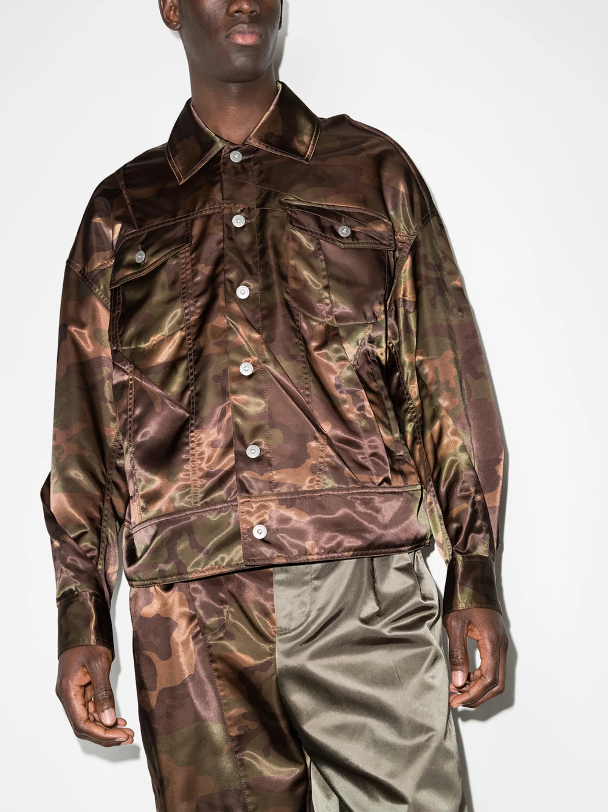 camouflage-print pleated jacket