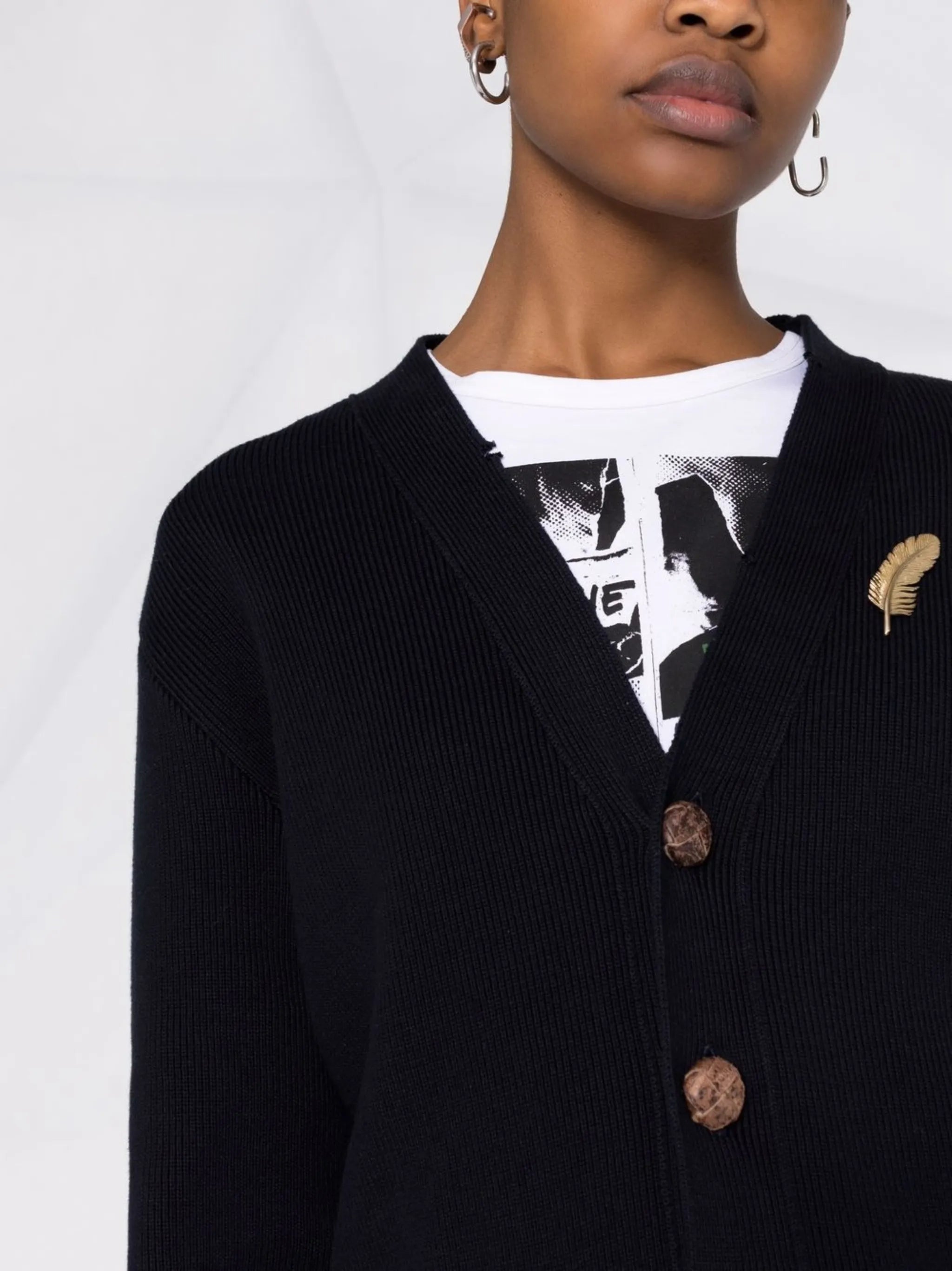 V-neck button-fastening cardigan