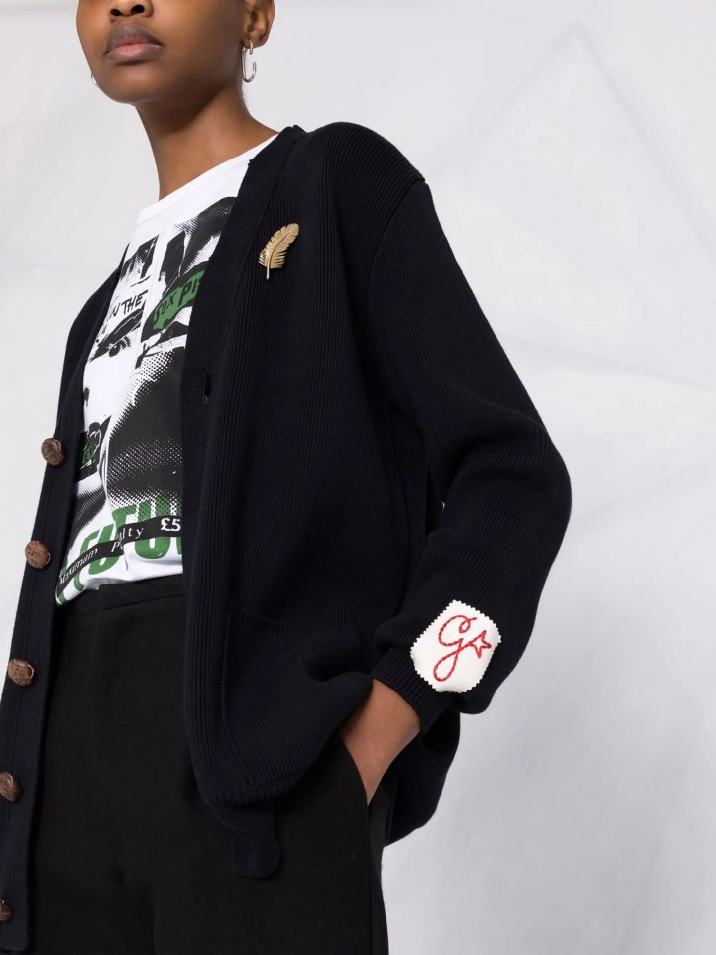 V-neck button-fastening cardigan