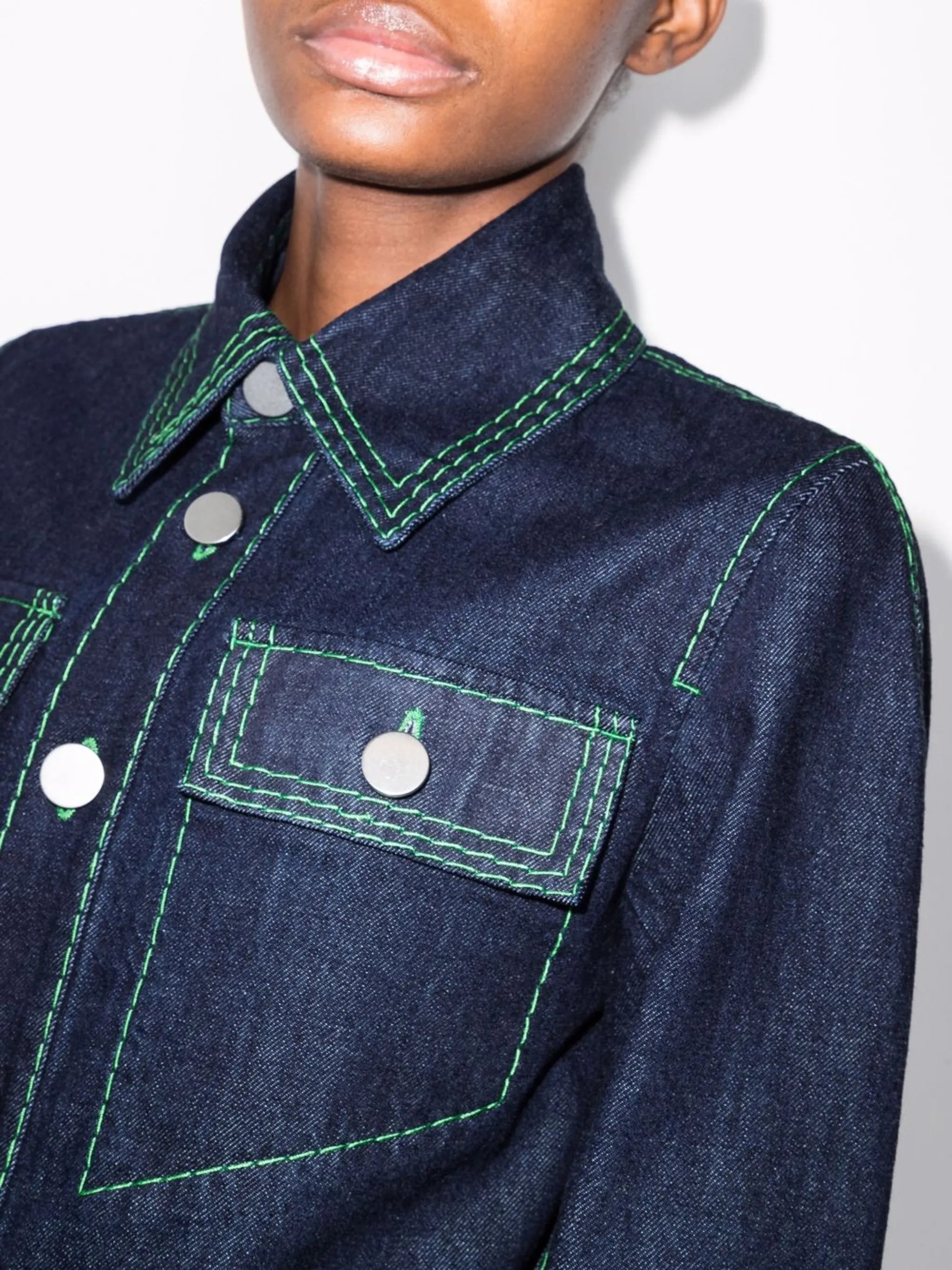 contrast-stitch cropped denim shirt