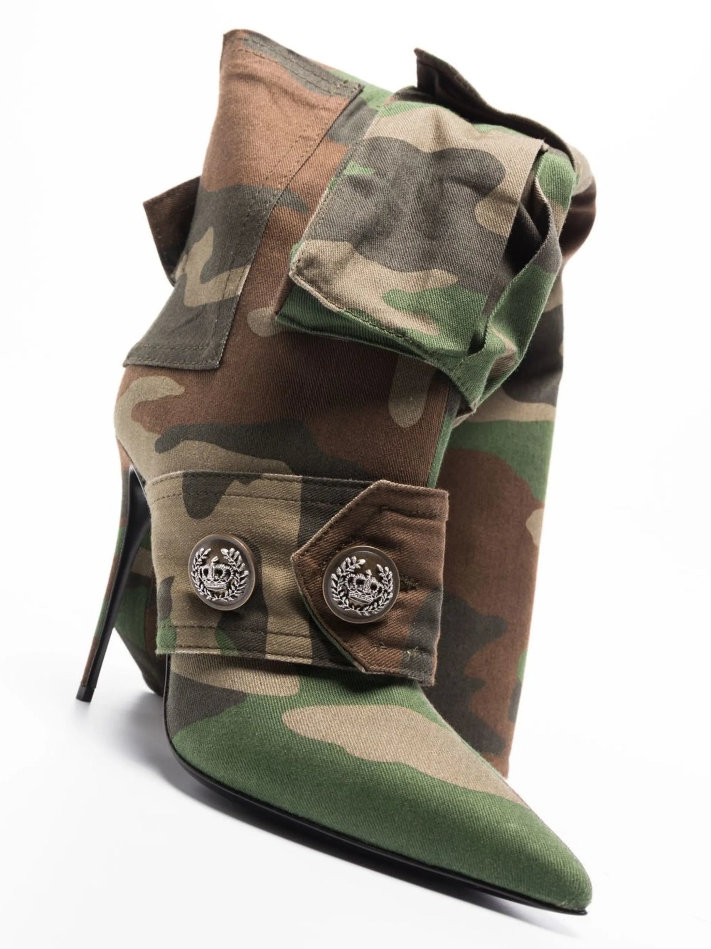 camouflage-pattern pointed-toe boots
