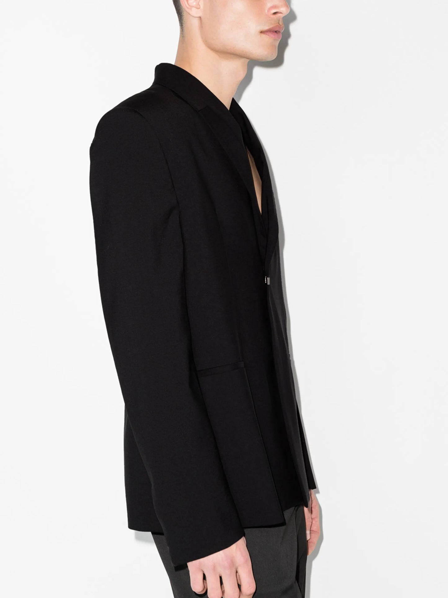 wide-shoulder tailored blazer