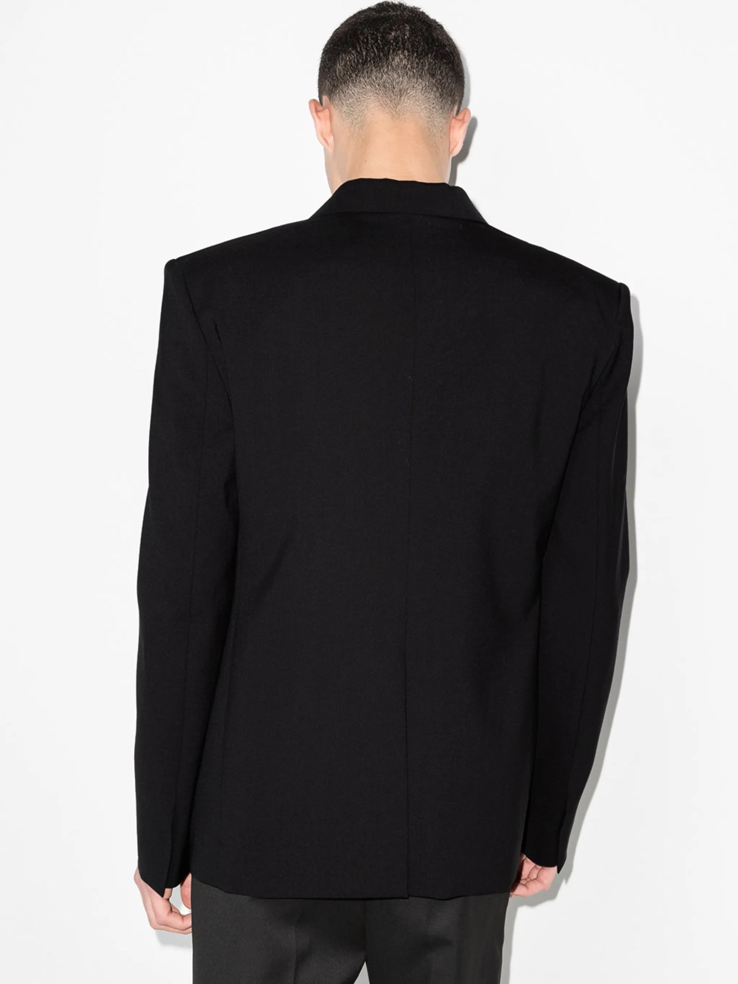wide-shoulder tailored blazer
