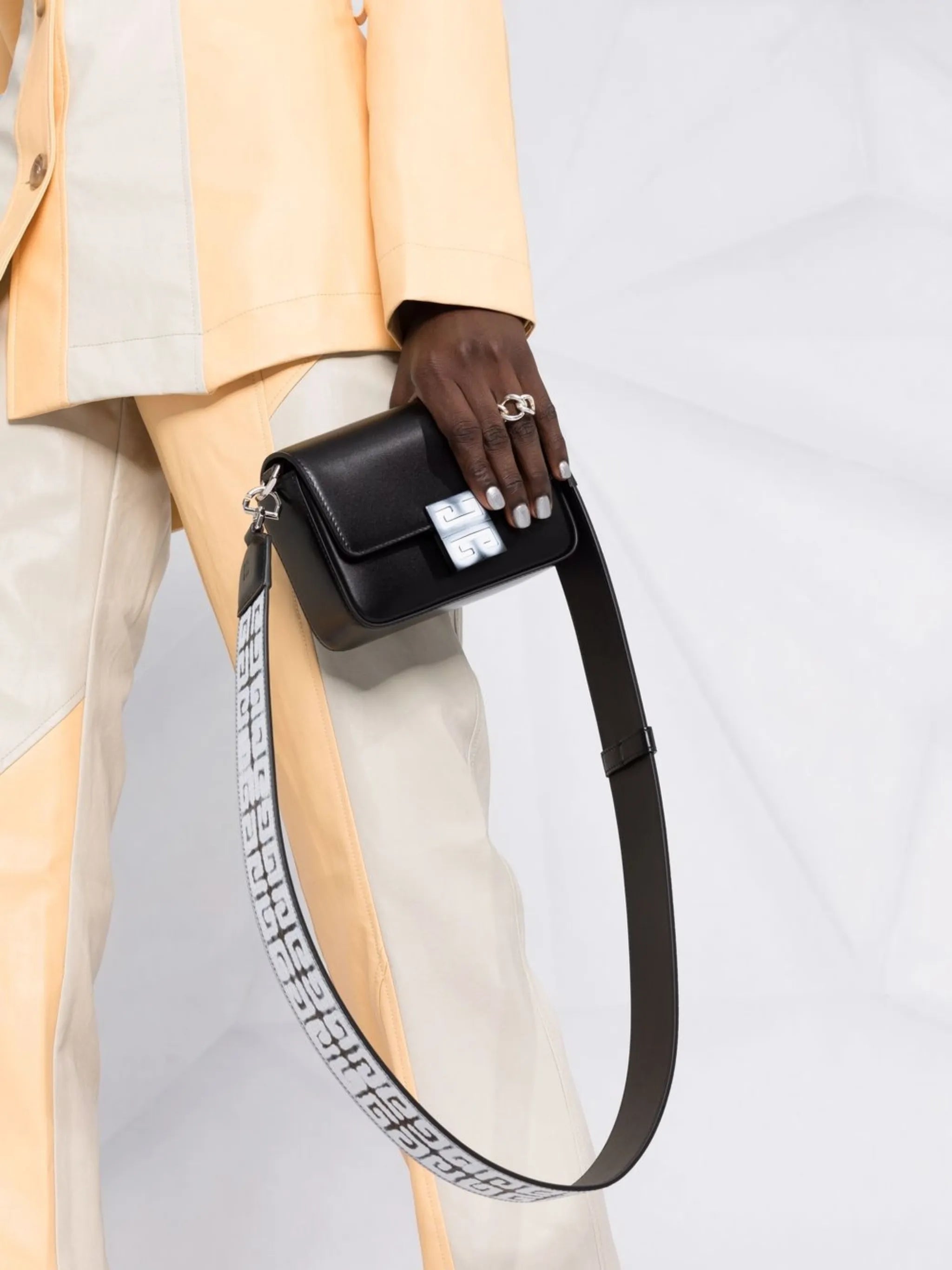 x Chito small 4G bag