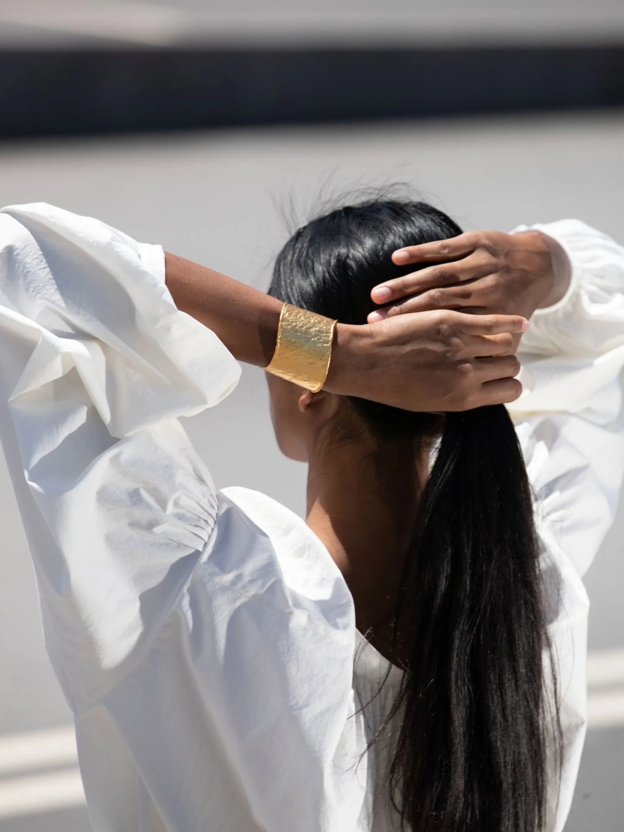 Flow hammered-effect bracelet