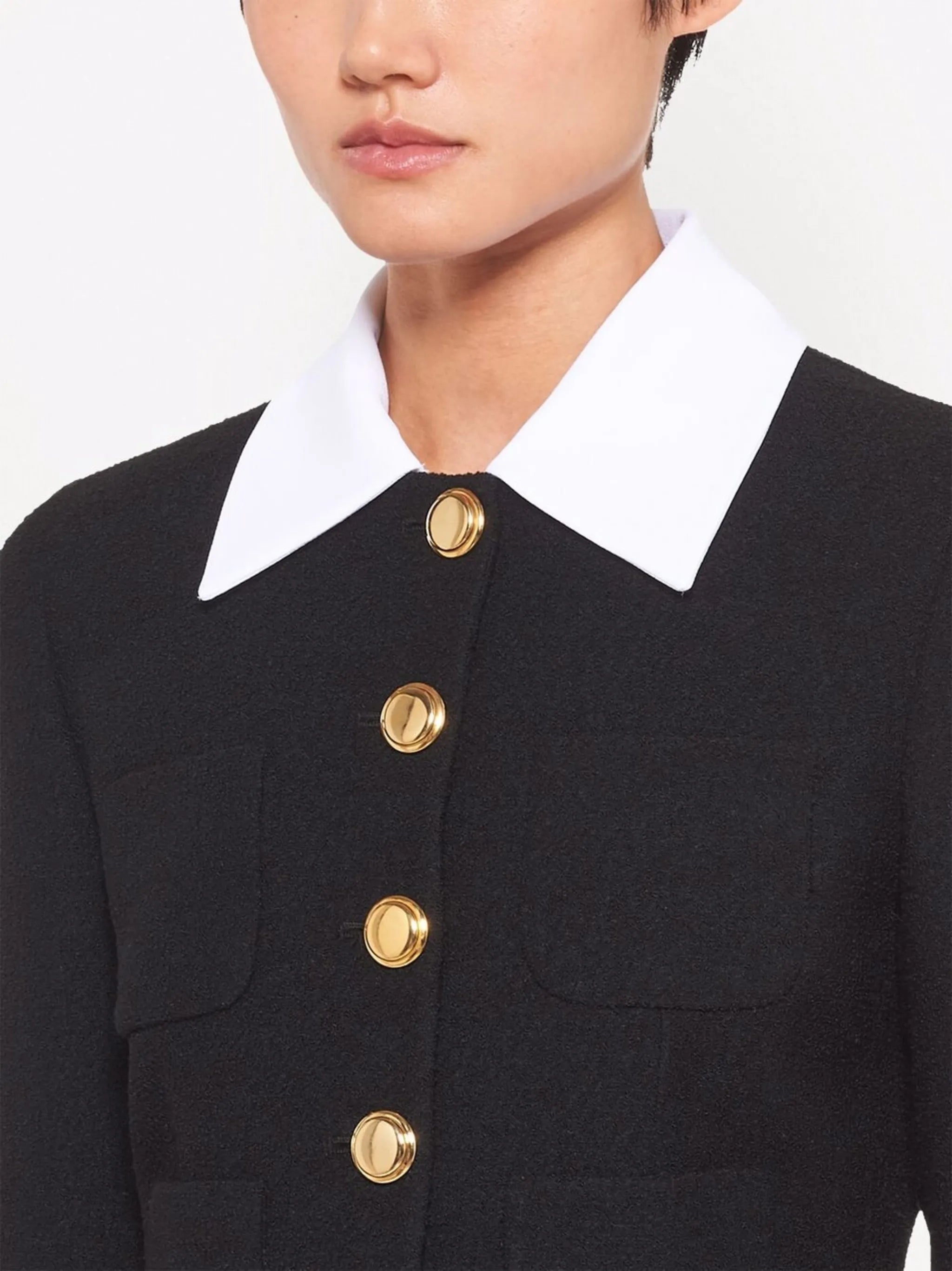 button-fastening long-sleeve jacket