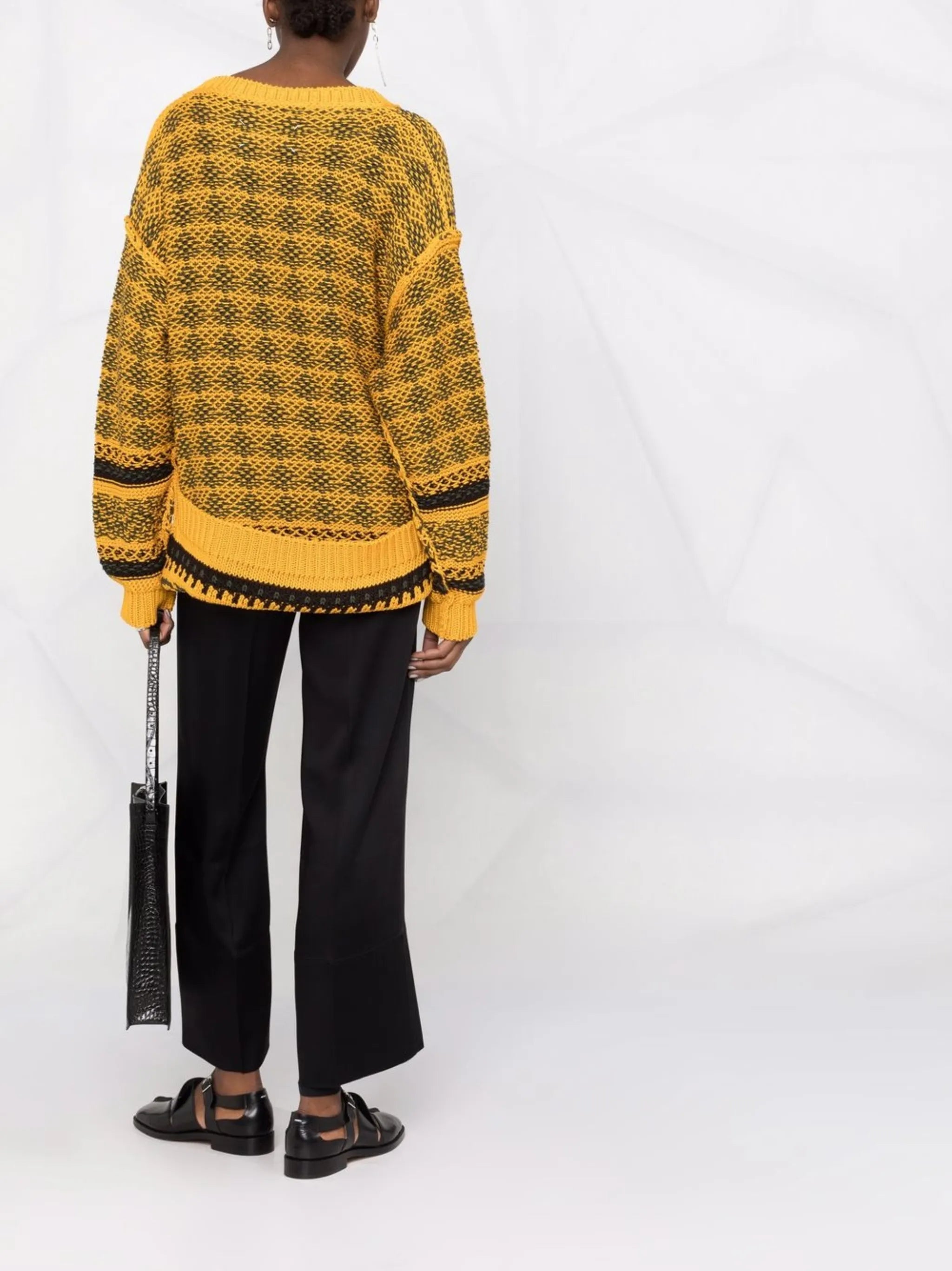 inside-out effect V-neck jumper