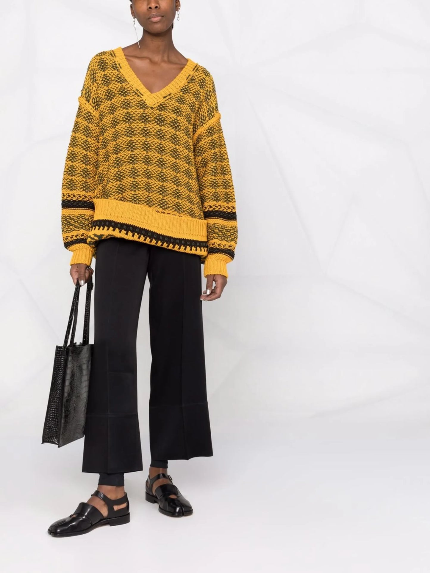 inside-out effect V-neck jumper