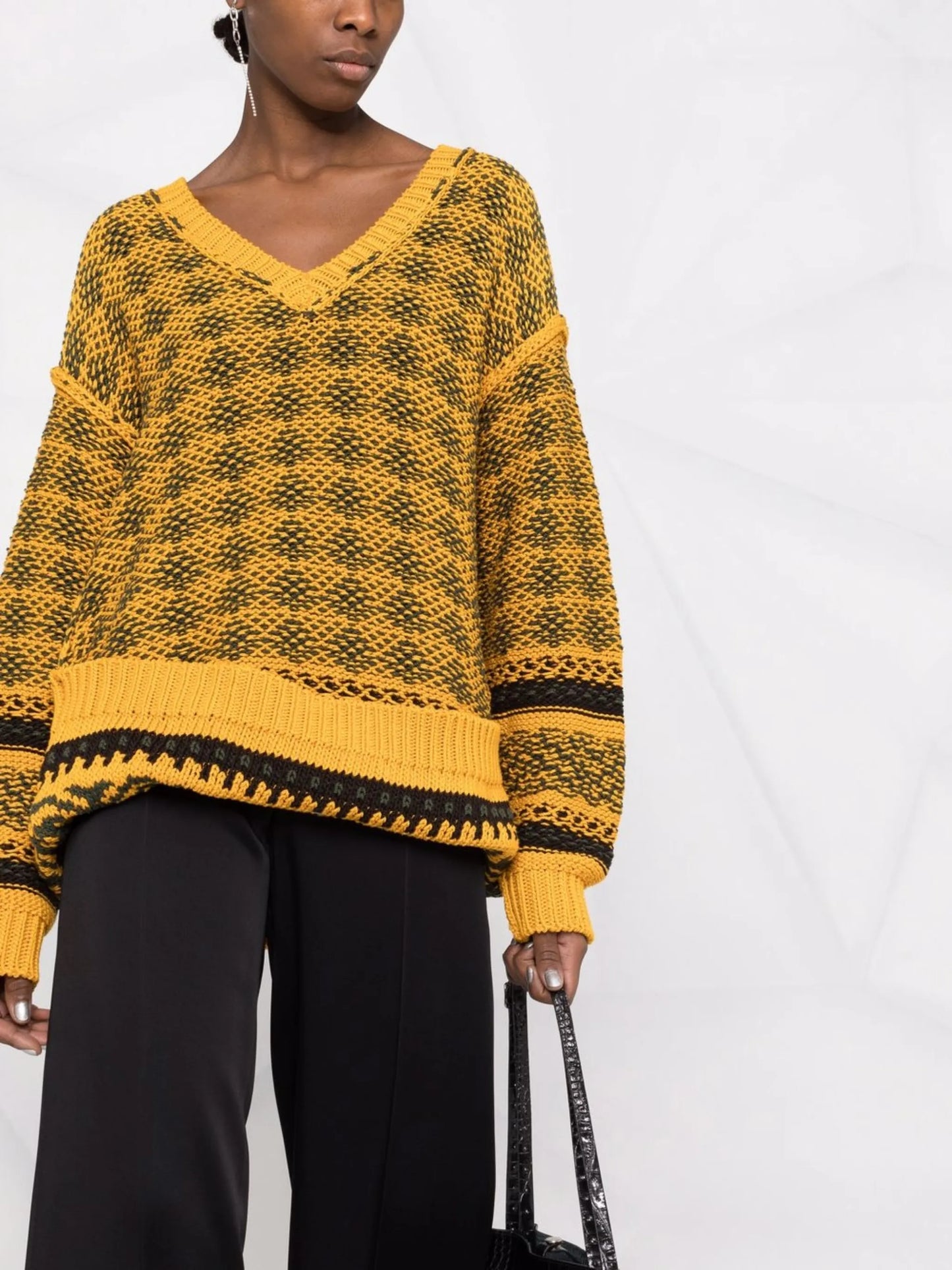 inside-out effect V-neck jumper
