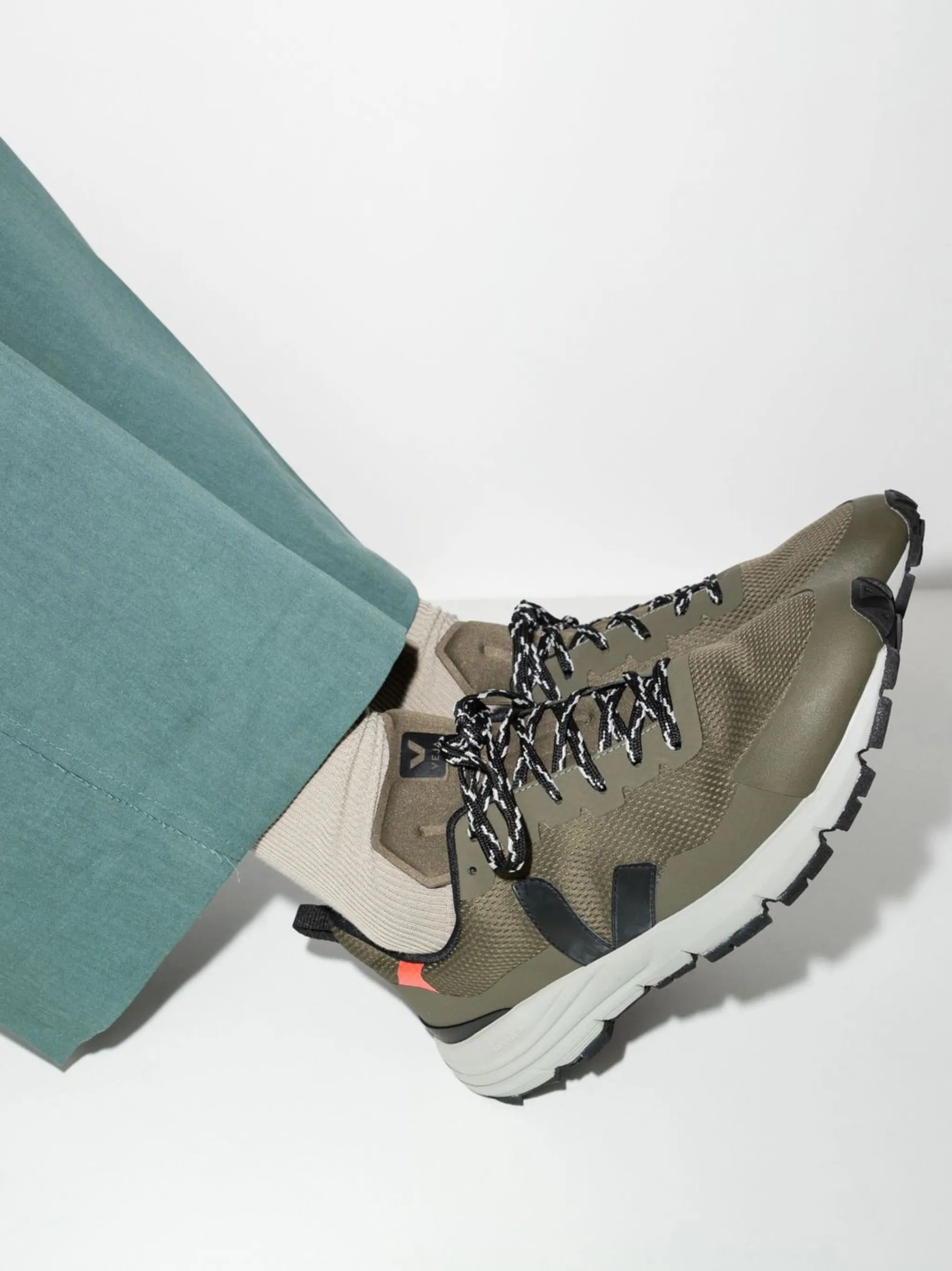 logo-patch low-top sneakers