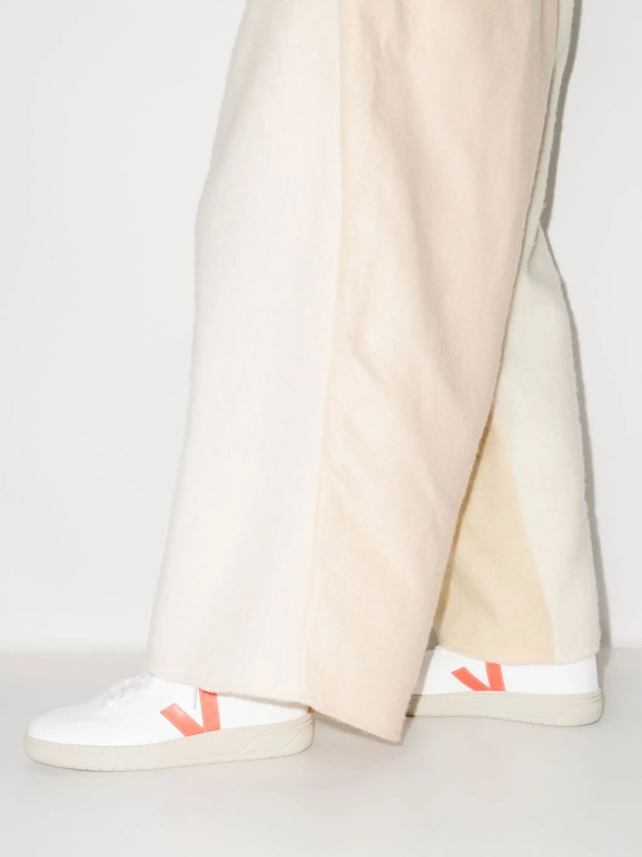 V-10 low-top sneakers