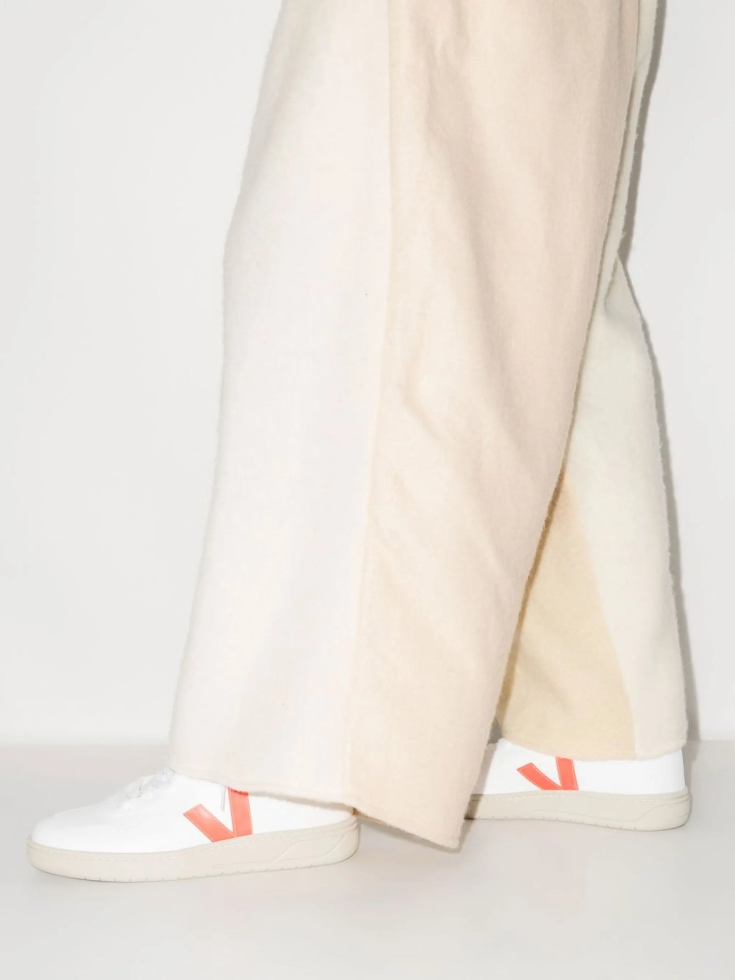 V-10 low-top sneakers