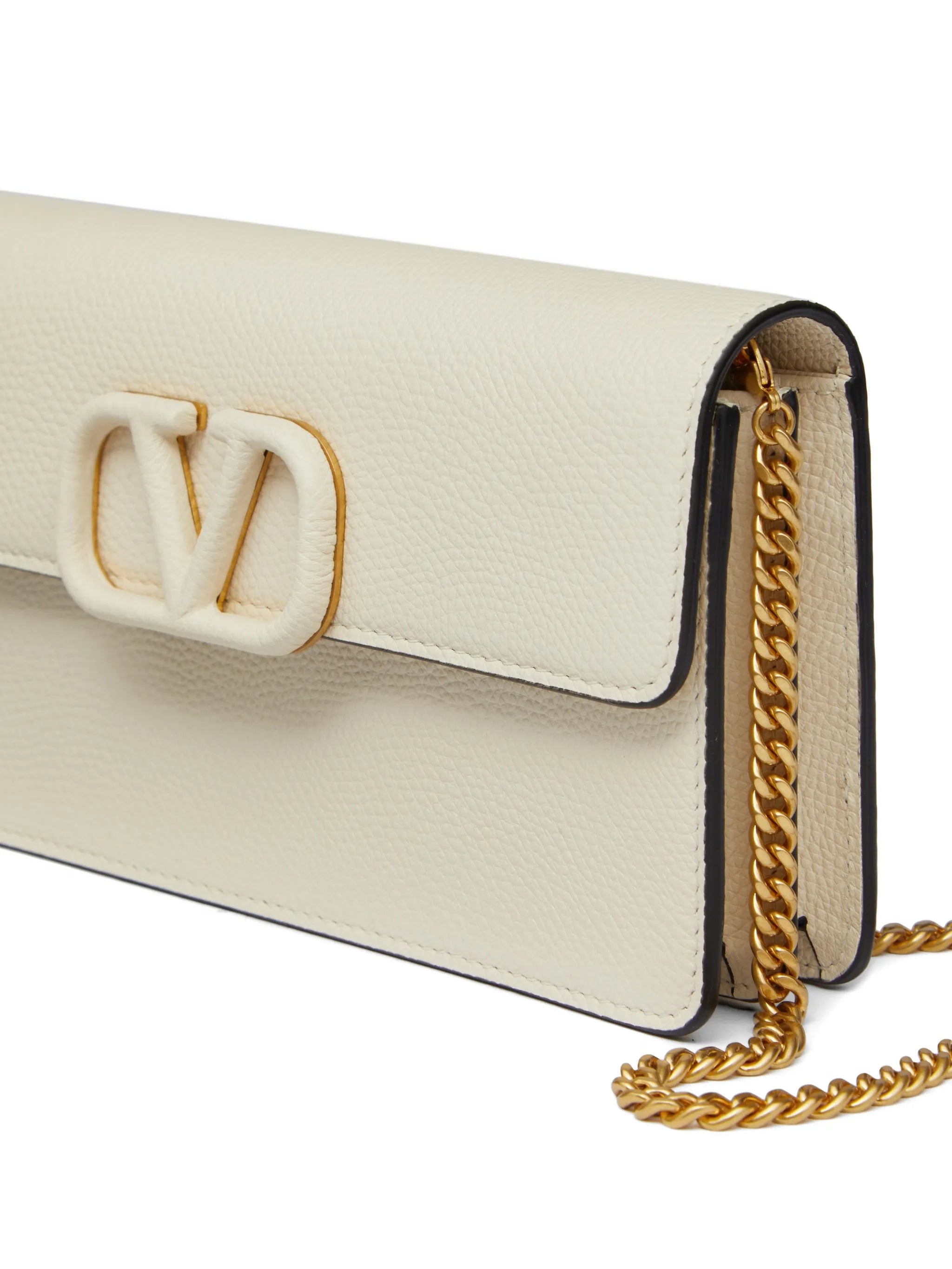 VLogo Signature grainy calfskin wallet with chain
