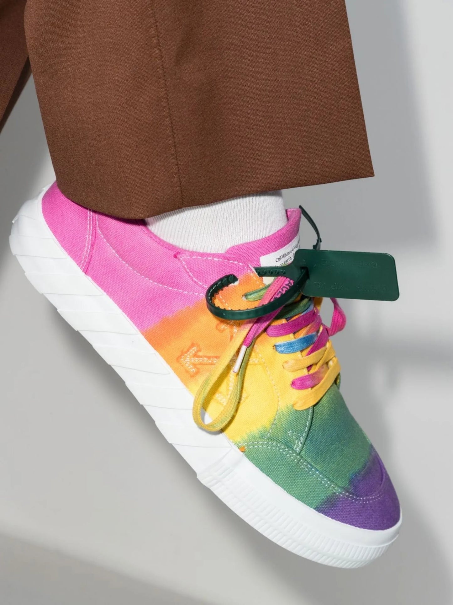 low-top Vulcanized sneakers