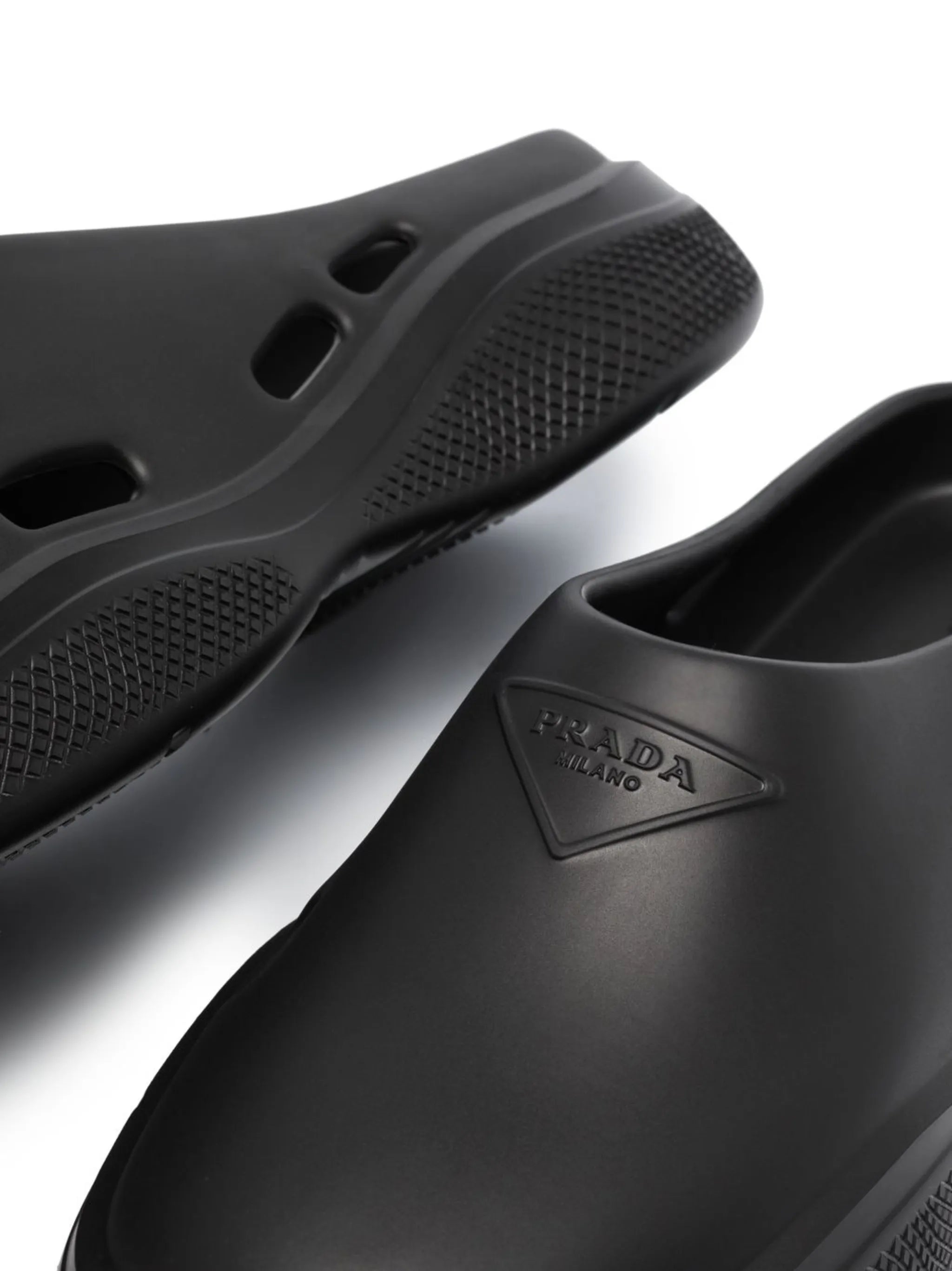 Mellow slip-on sneakers