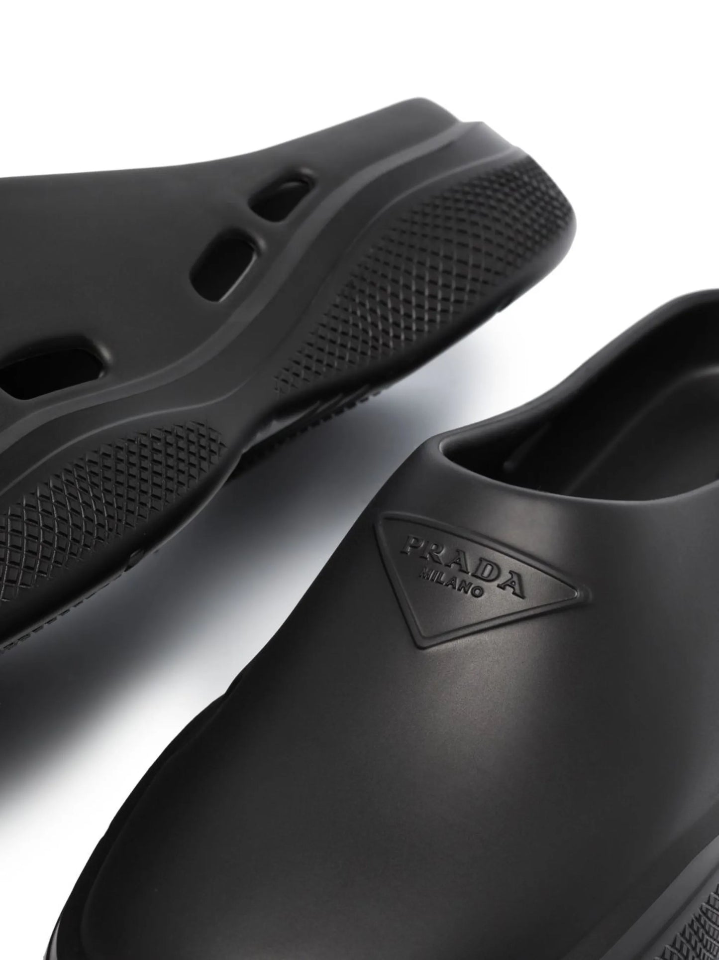 Mellow slip-on sneakers