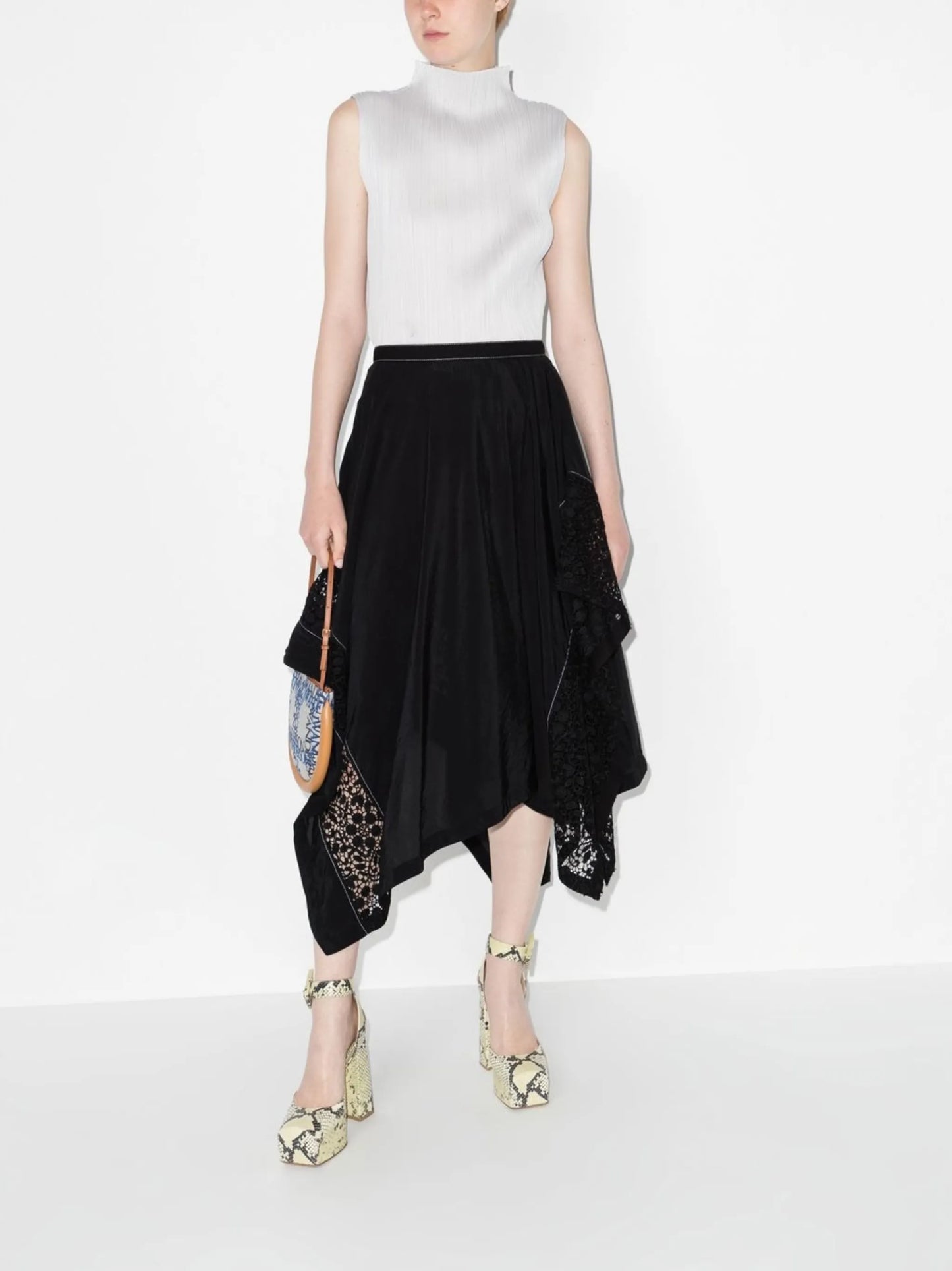 lace-insert asymmetric skirt