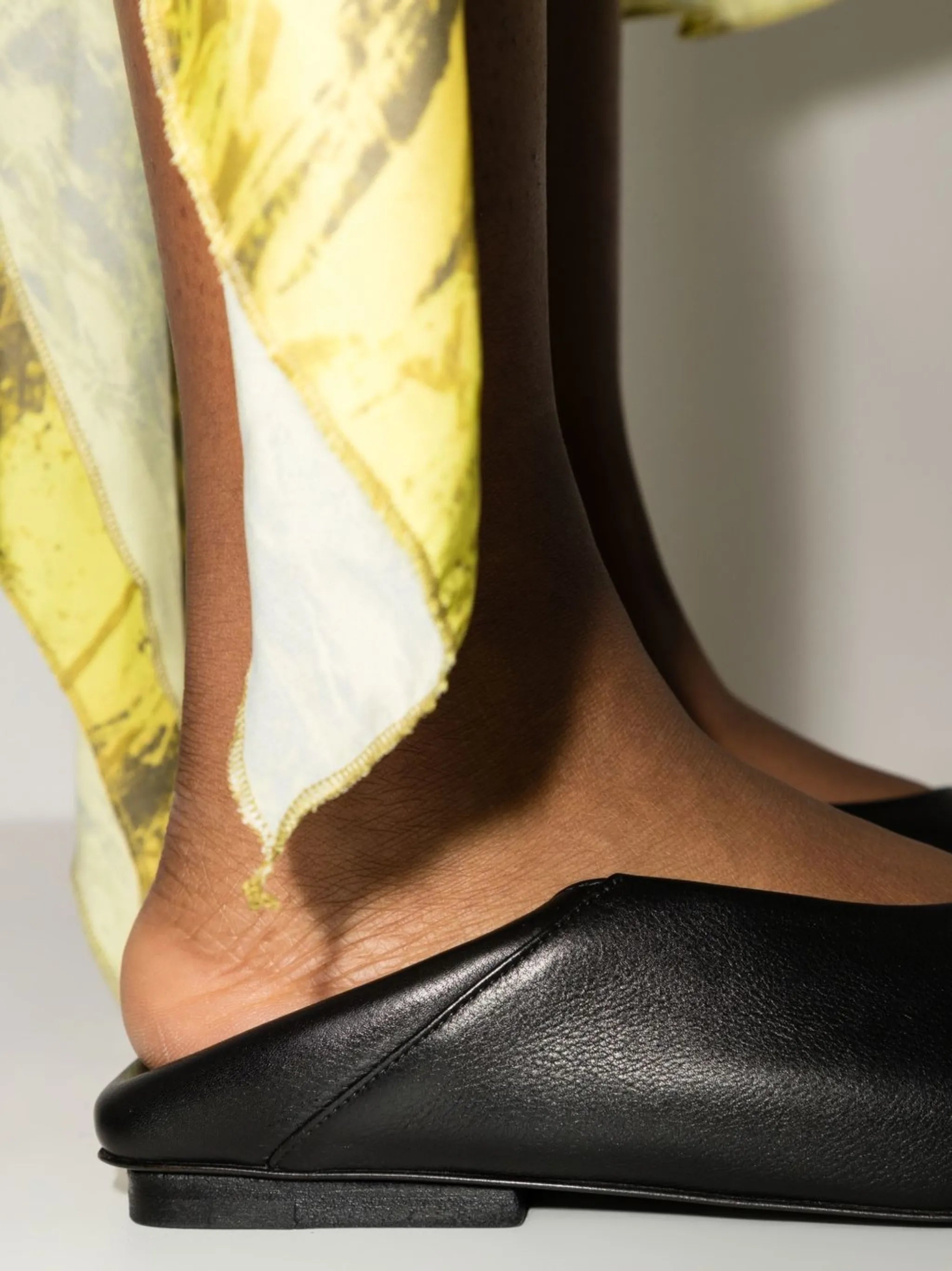 pointed-toe leather ballerina flats
