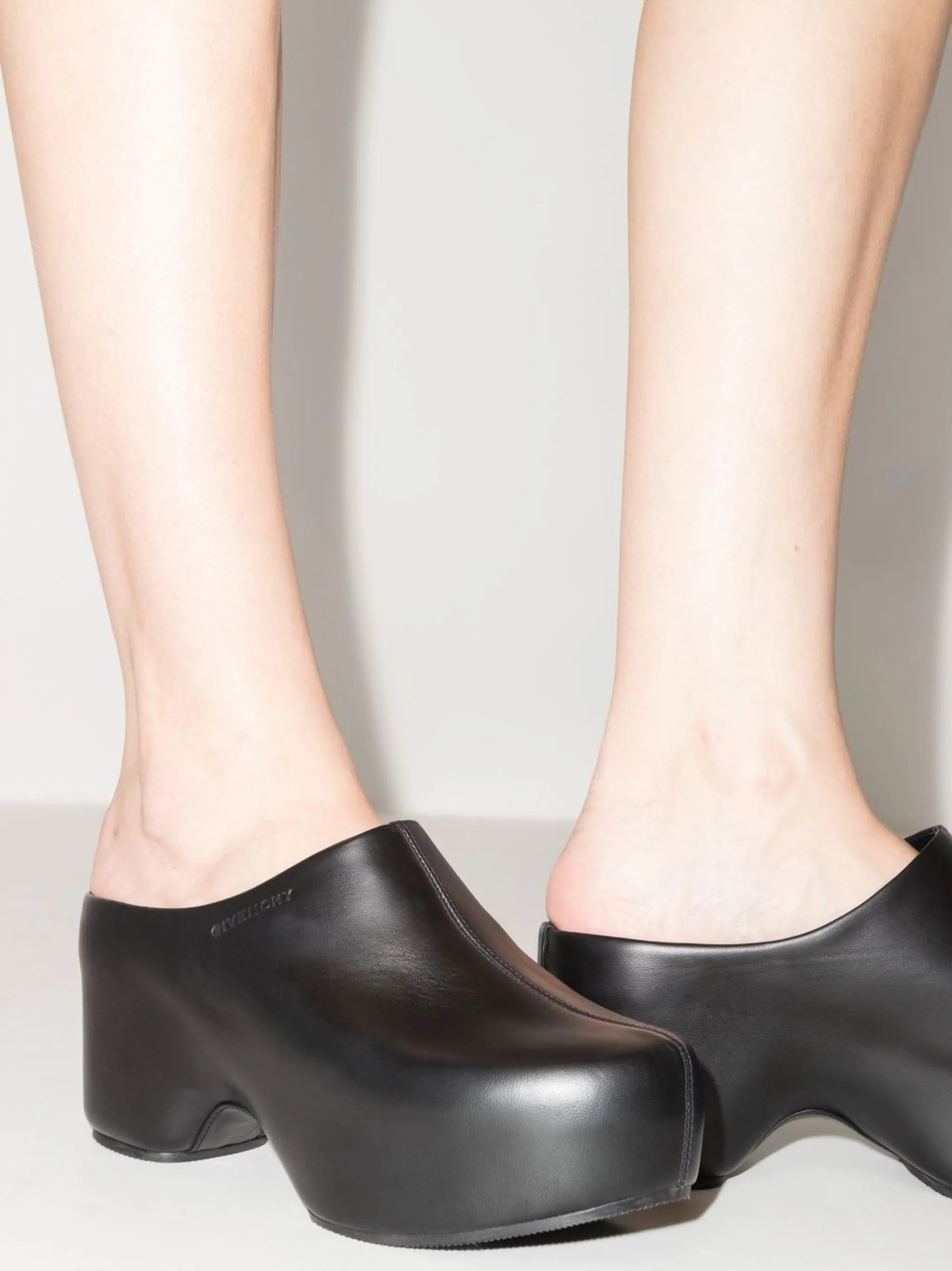 G slip-on clogs