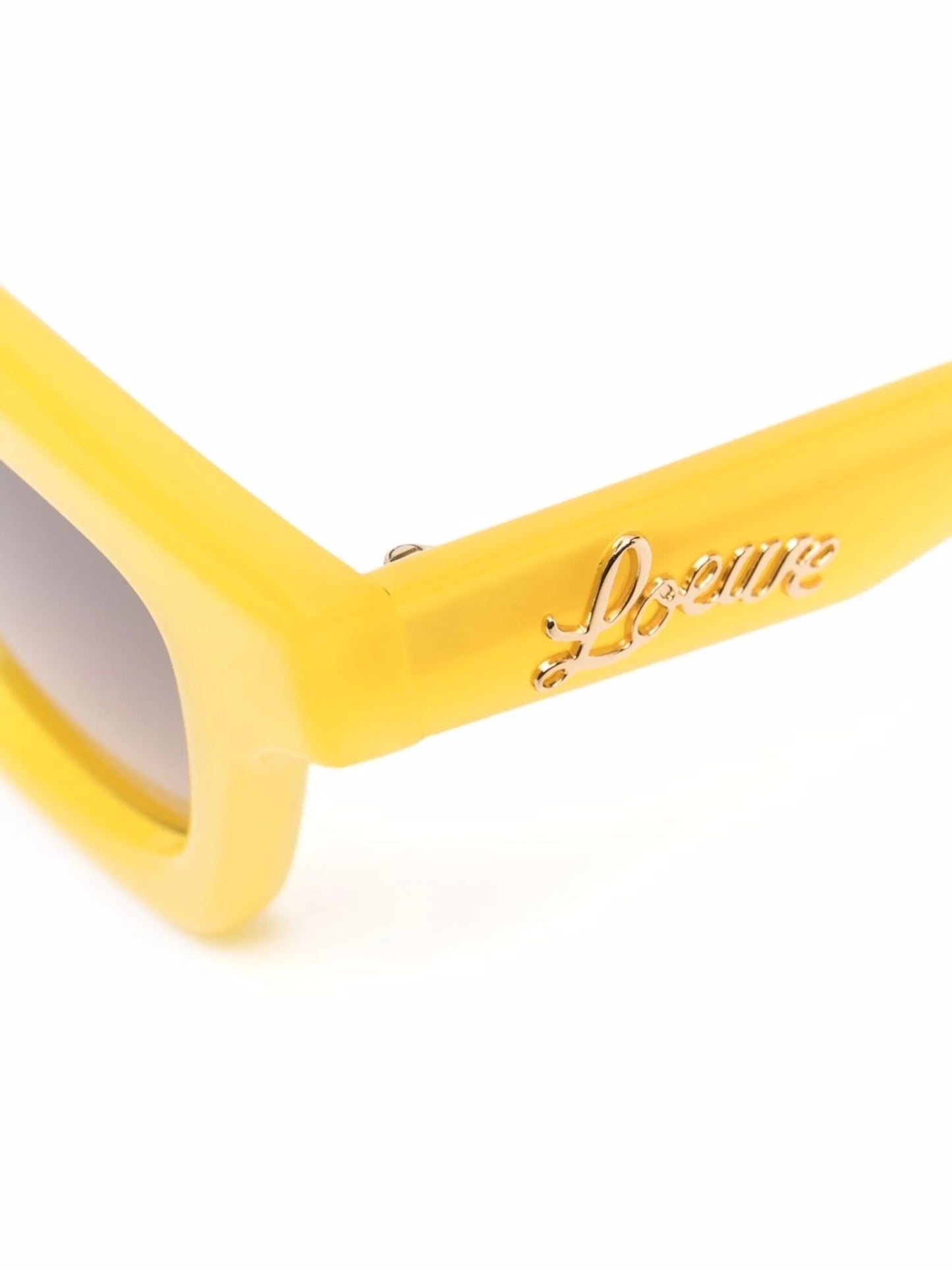 oversize-frame sunglasses