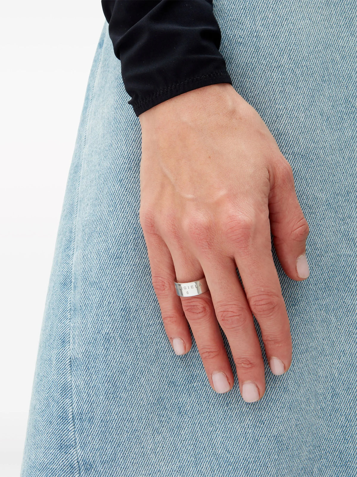Minimal engraved ring