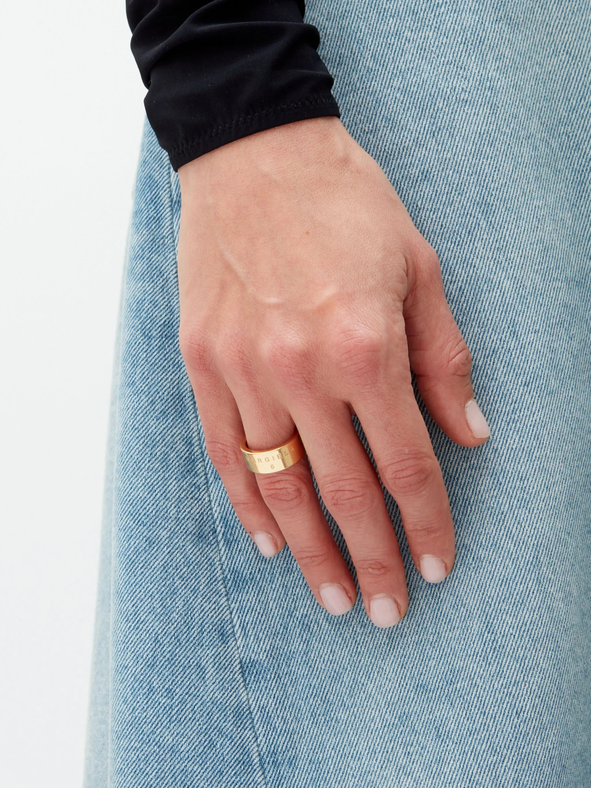 Minimal engraved ring