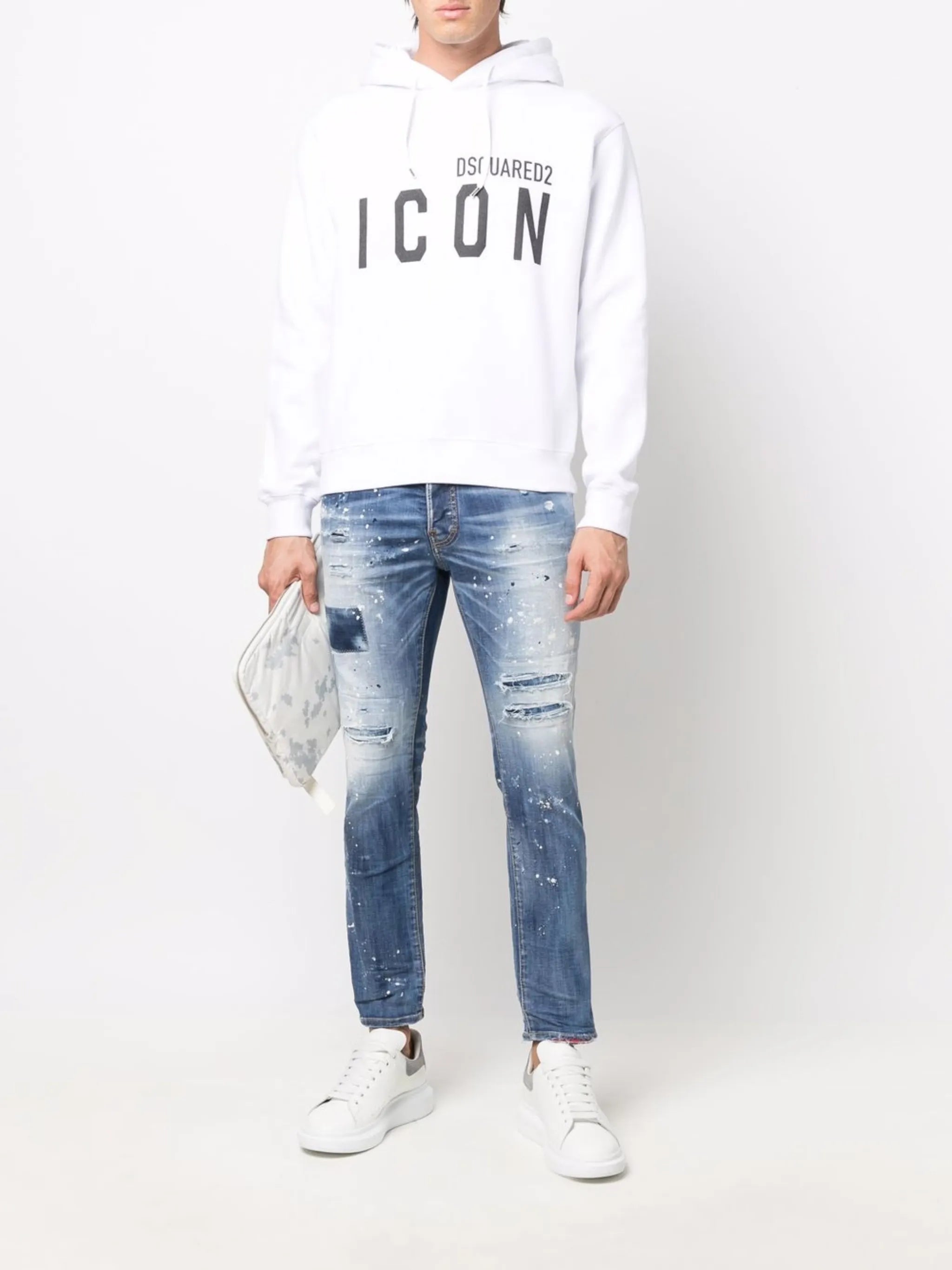 stonewashed distressed jeans