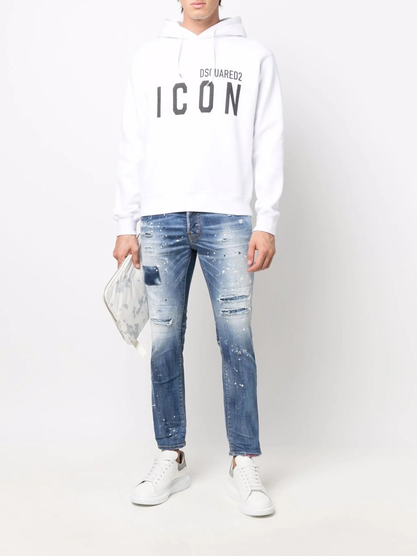 stonewashed distressed jeans