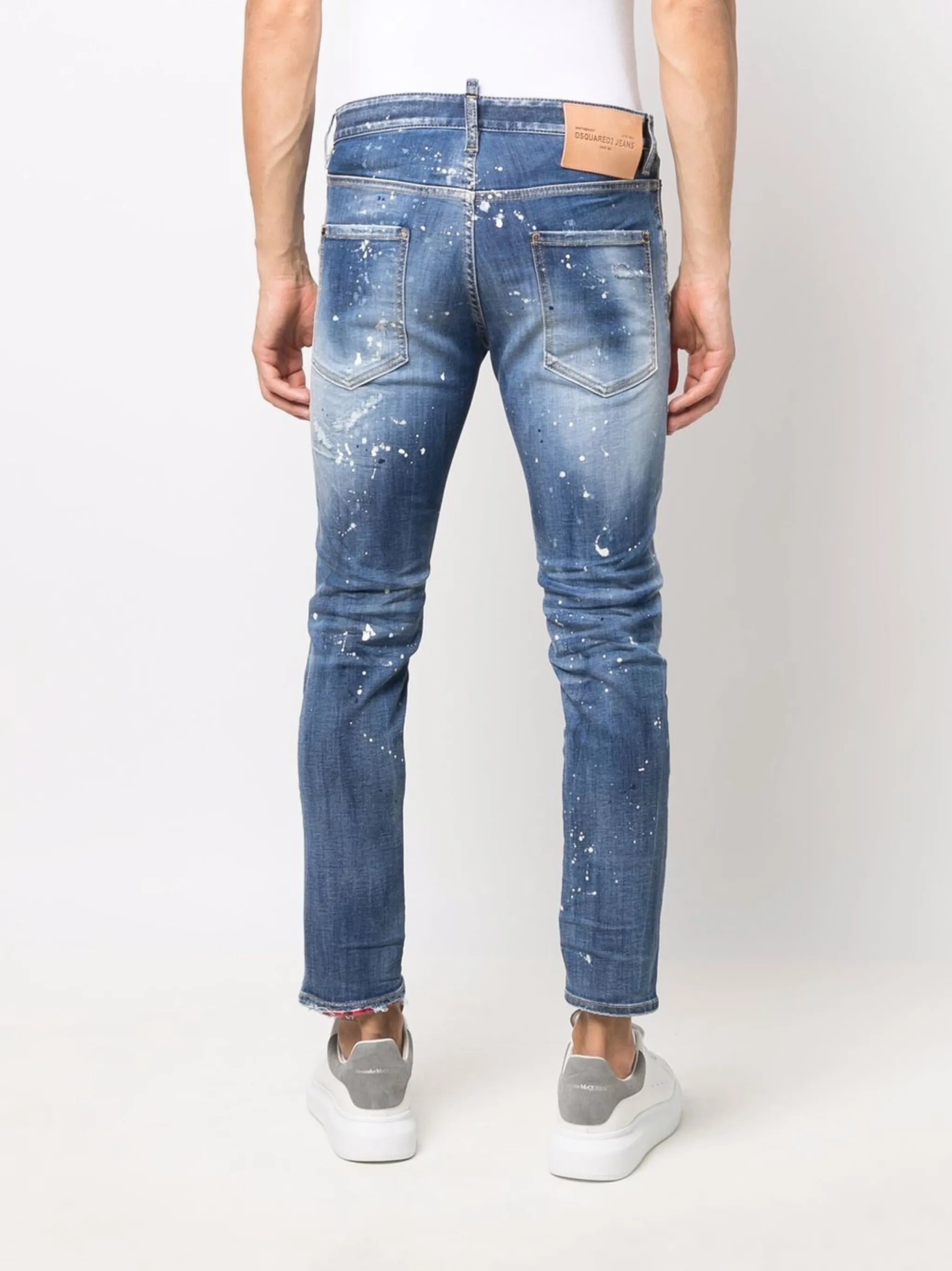 stonewashed distressed jeans