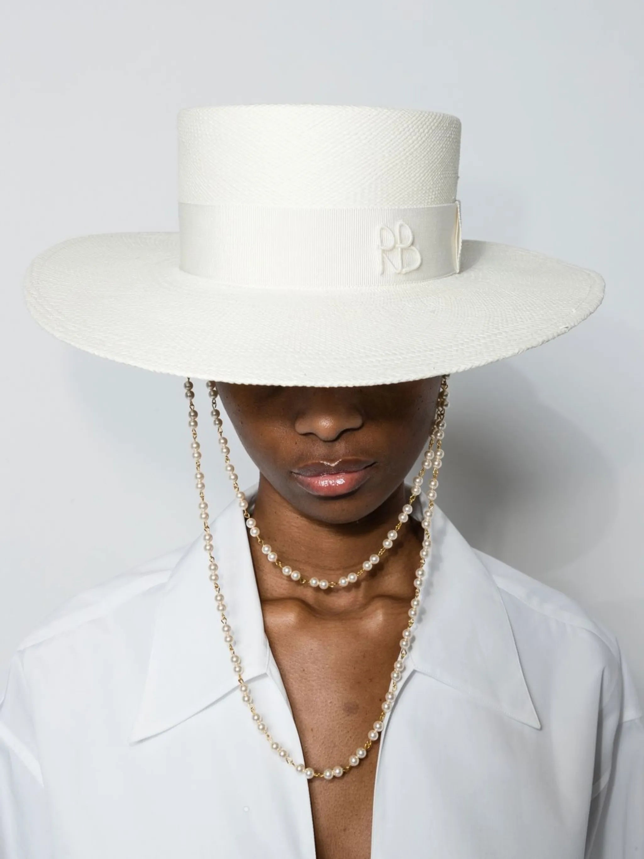Double-chain strap boater hat