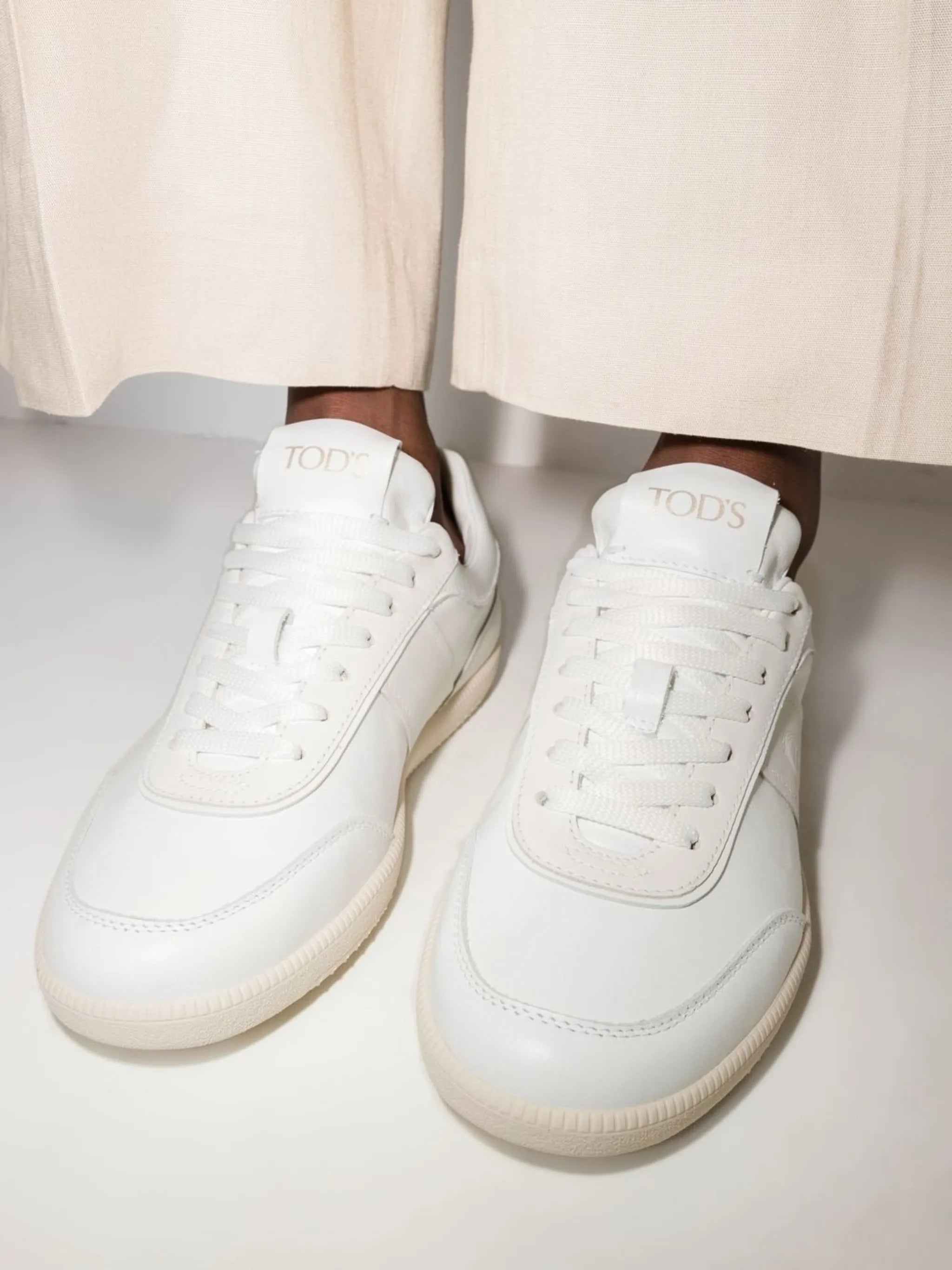 logo-embossed low top sneakers