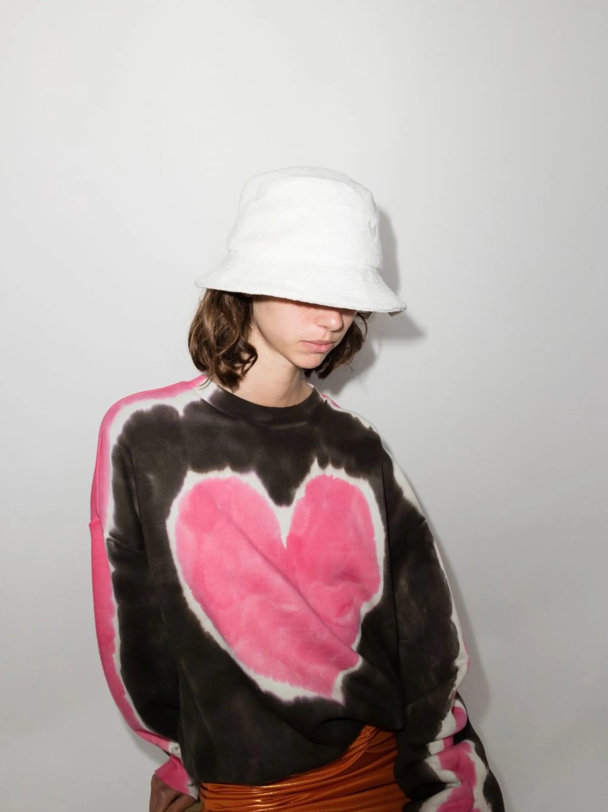 Bianca heart motif bucket hat