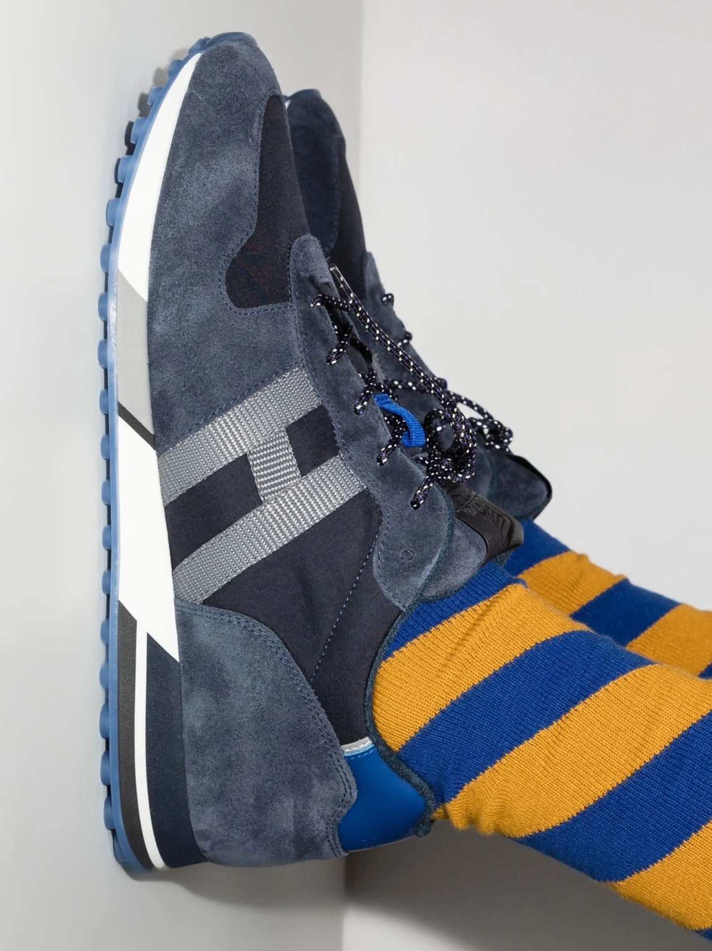 H383 low top sneakers