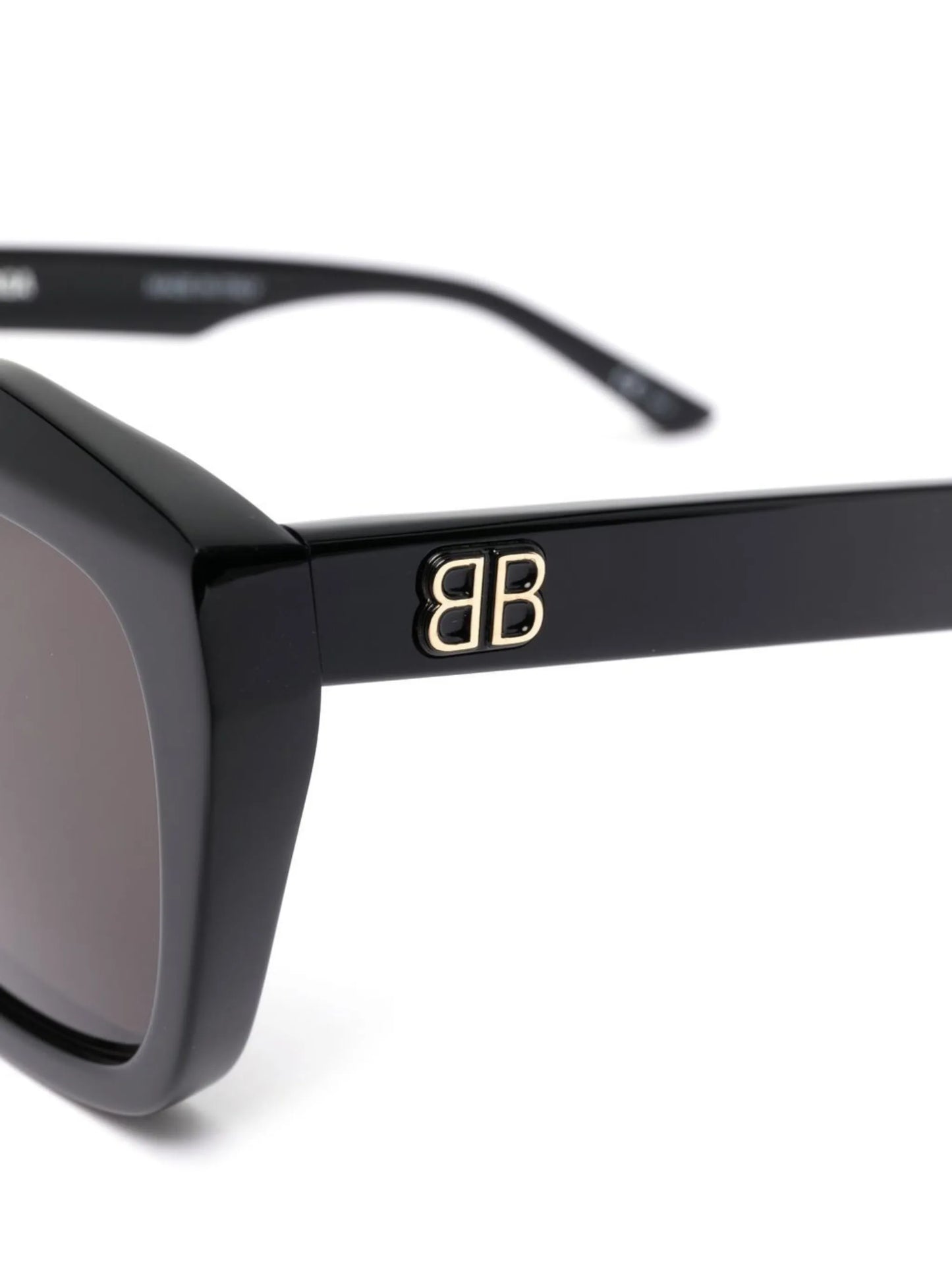 oversize-frame sunglasses
