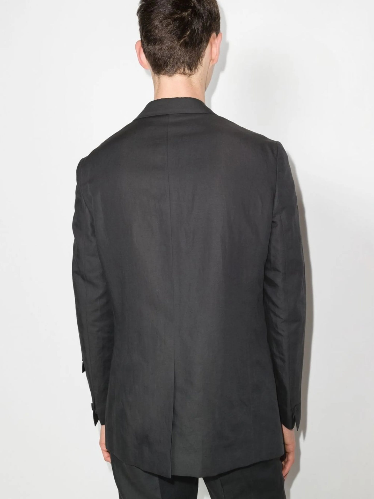 peak-lapel single-breasted blazer