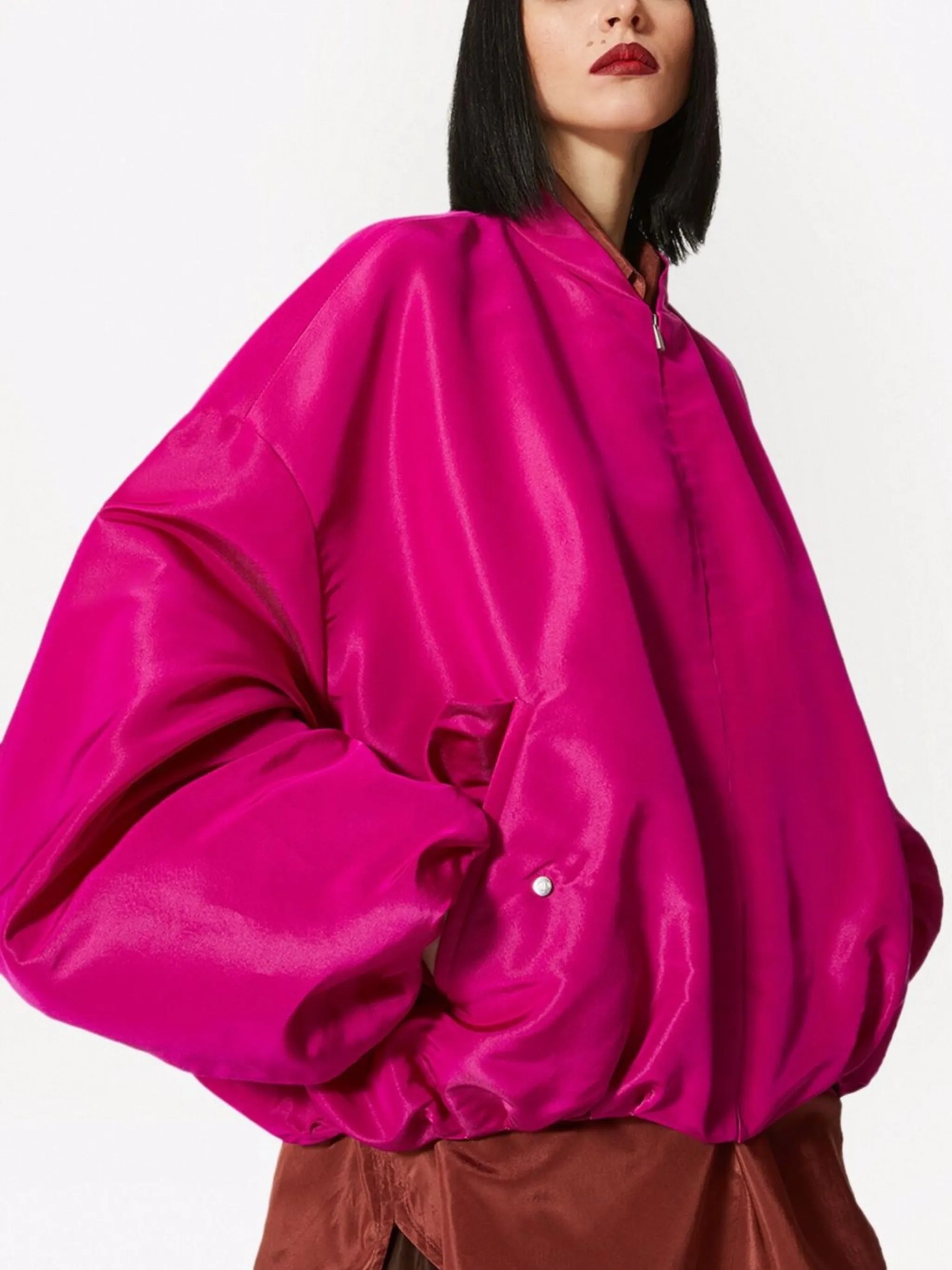zip-fastening long-sleeve jacket