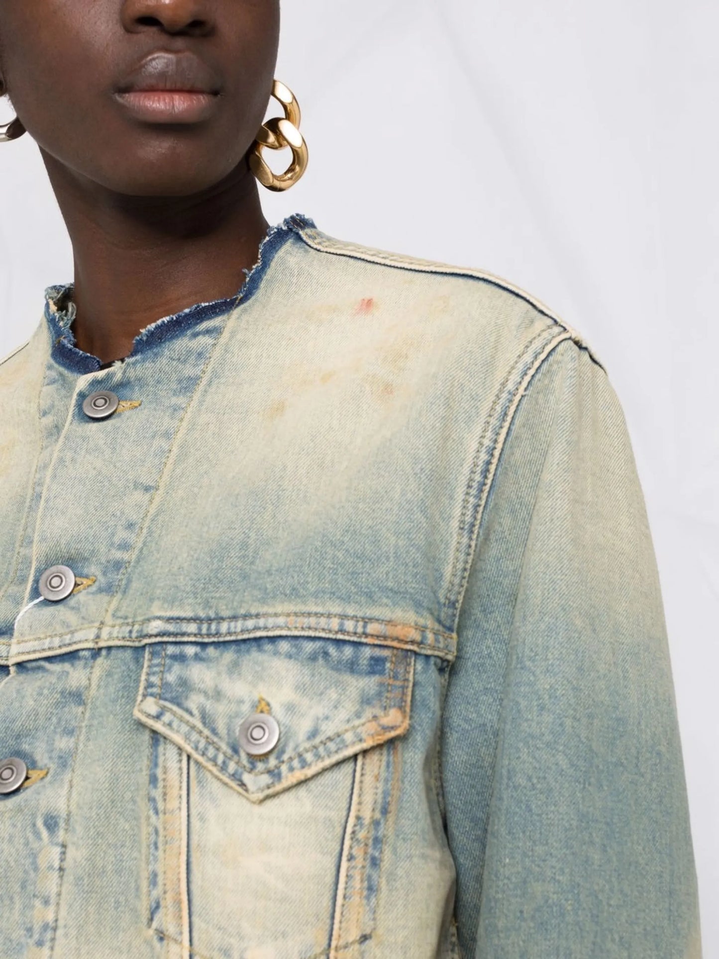 distressed-effect collarless denim jacket