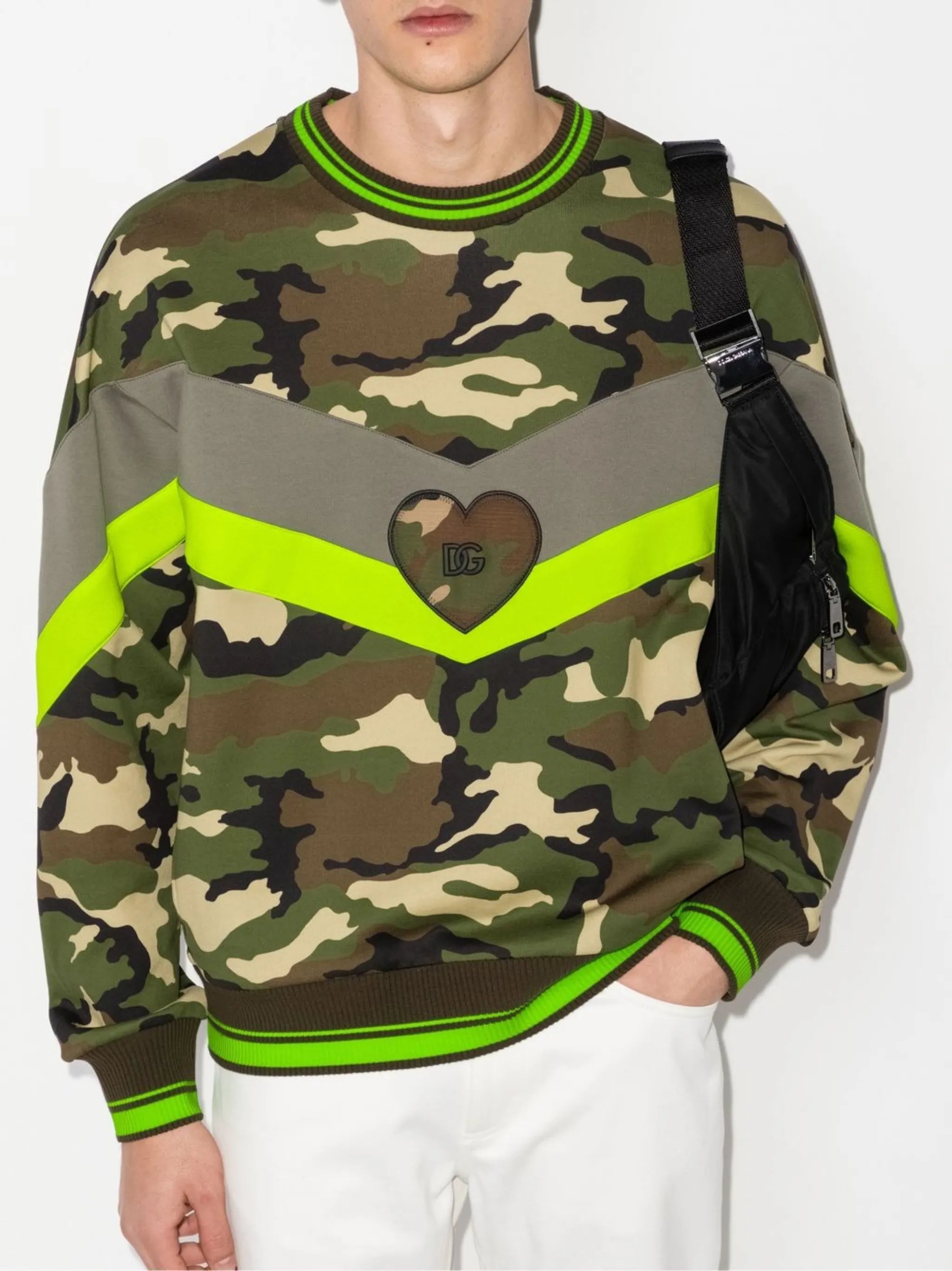 logo-plaque camouflage-print sweatshirt