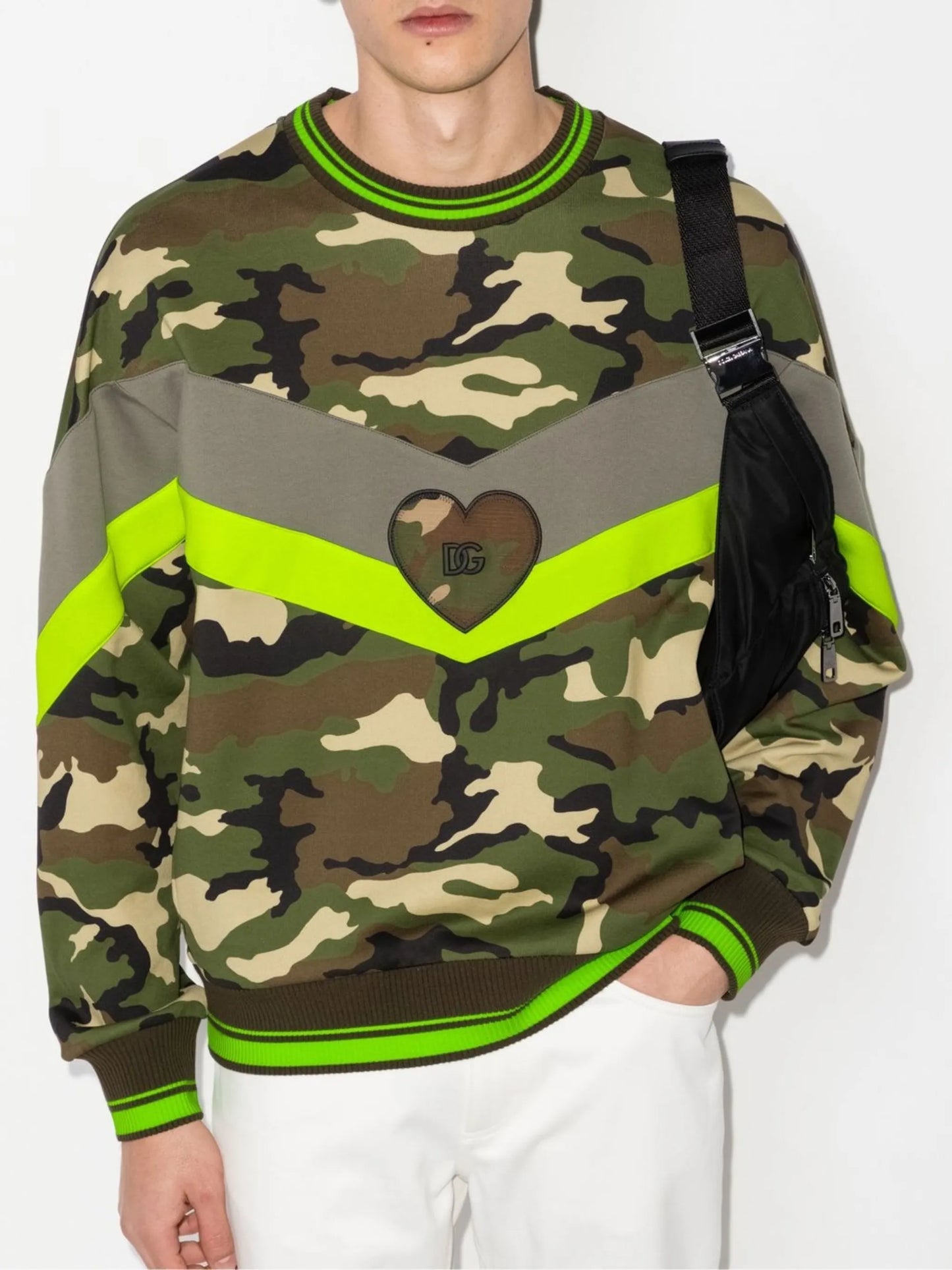 logo-plaque camouflage-print sweatshirt