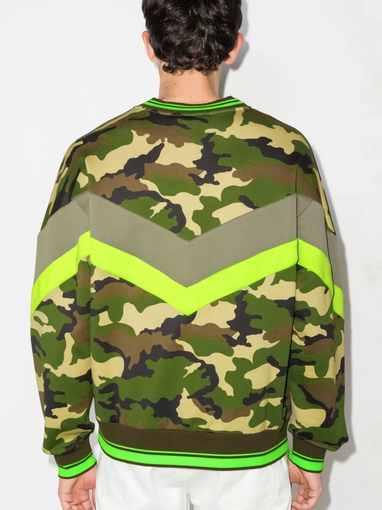 logo-plaque camouflage-print sweatshirt