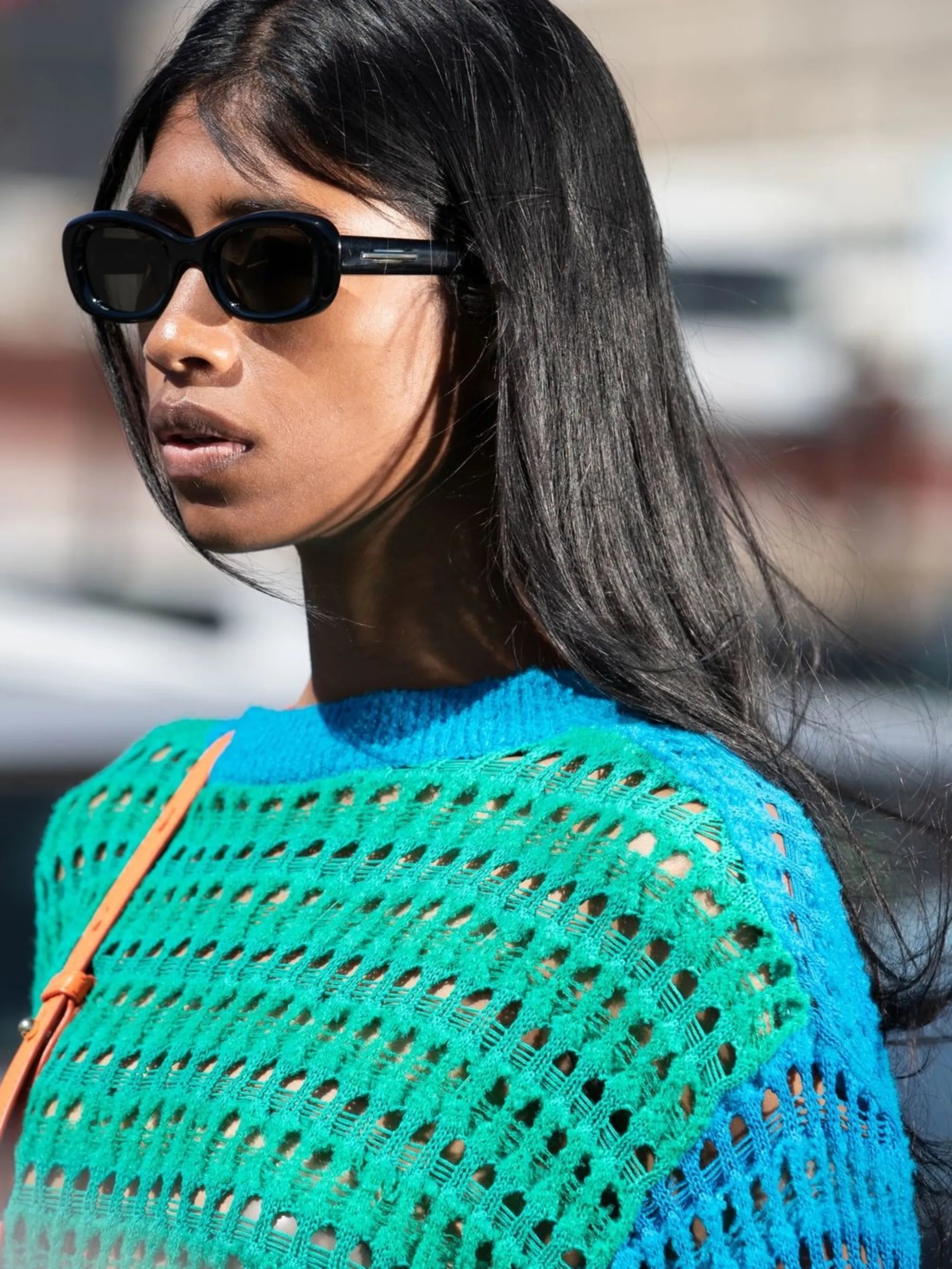oval-frame sunglasses