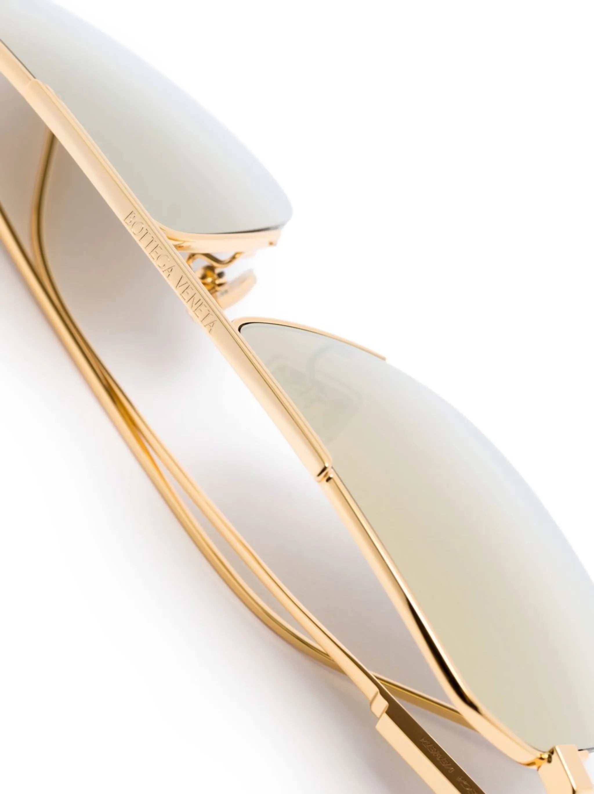 Classic pilot-frame sunglasses