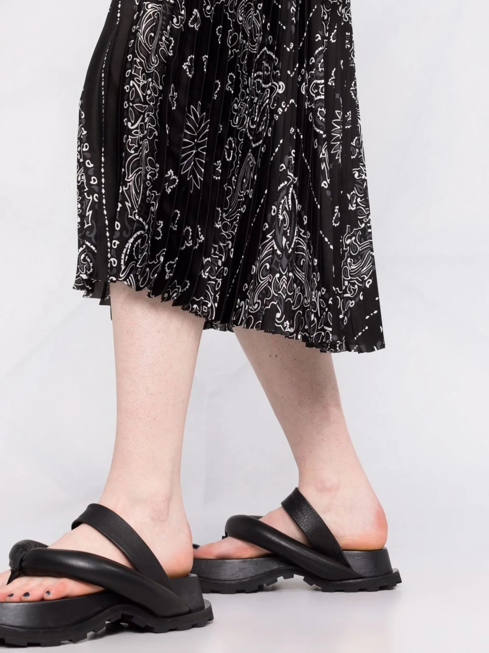bandana-print pleated midi skirt