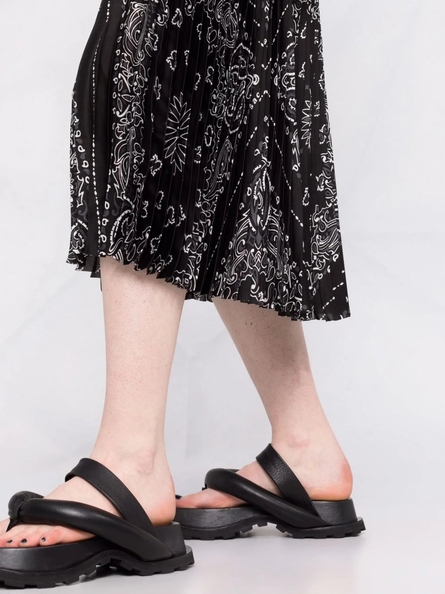 bandana-print pleated midi skirt