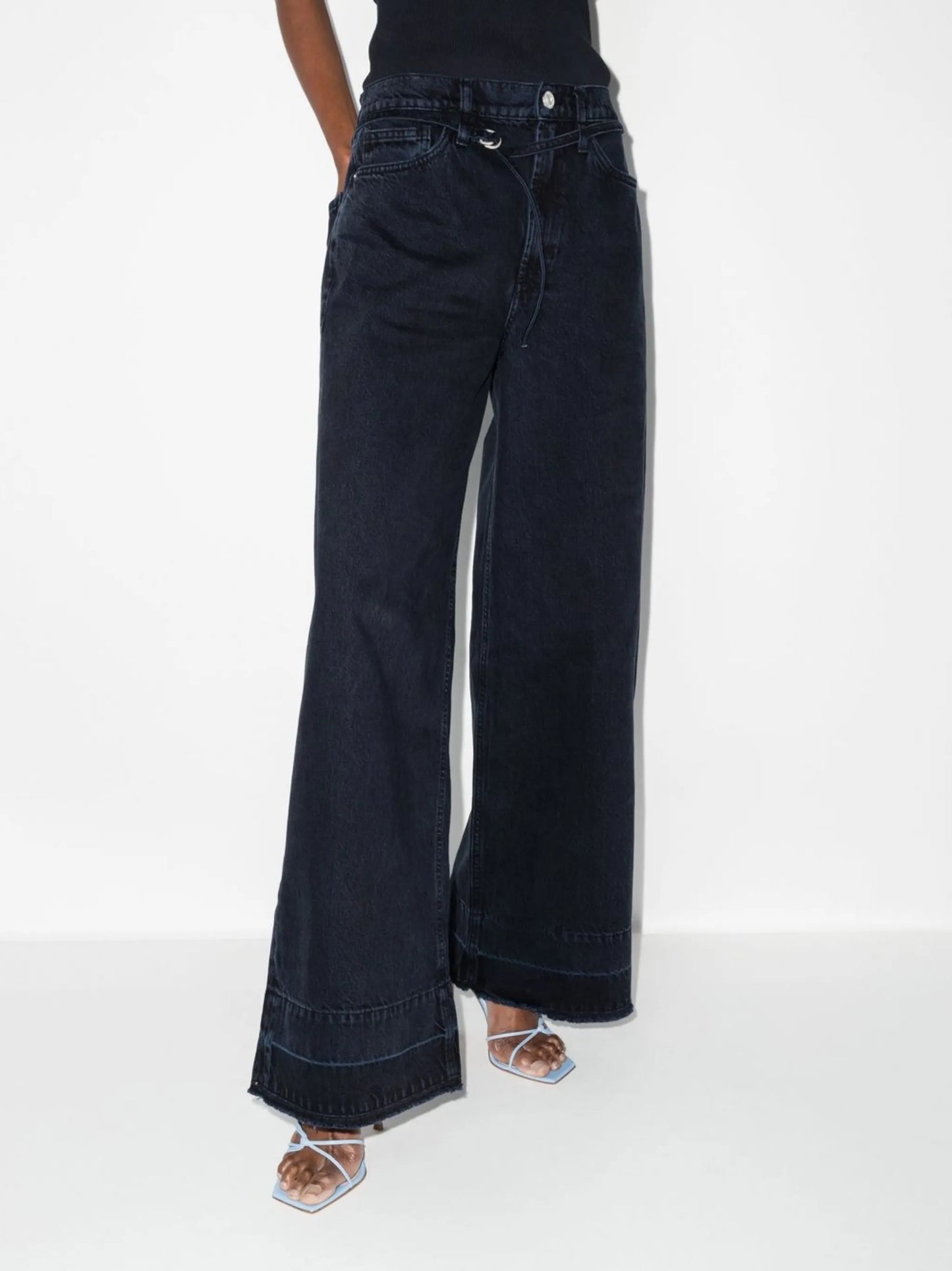 Baggy high-waisted jeans