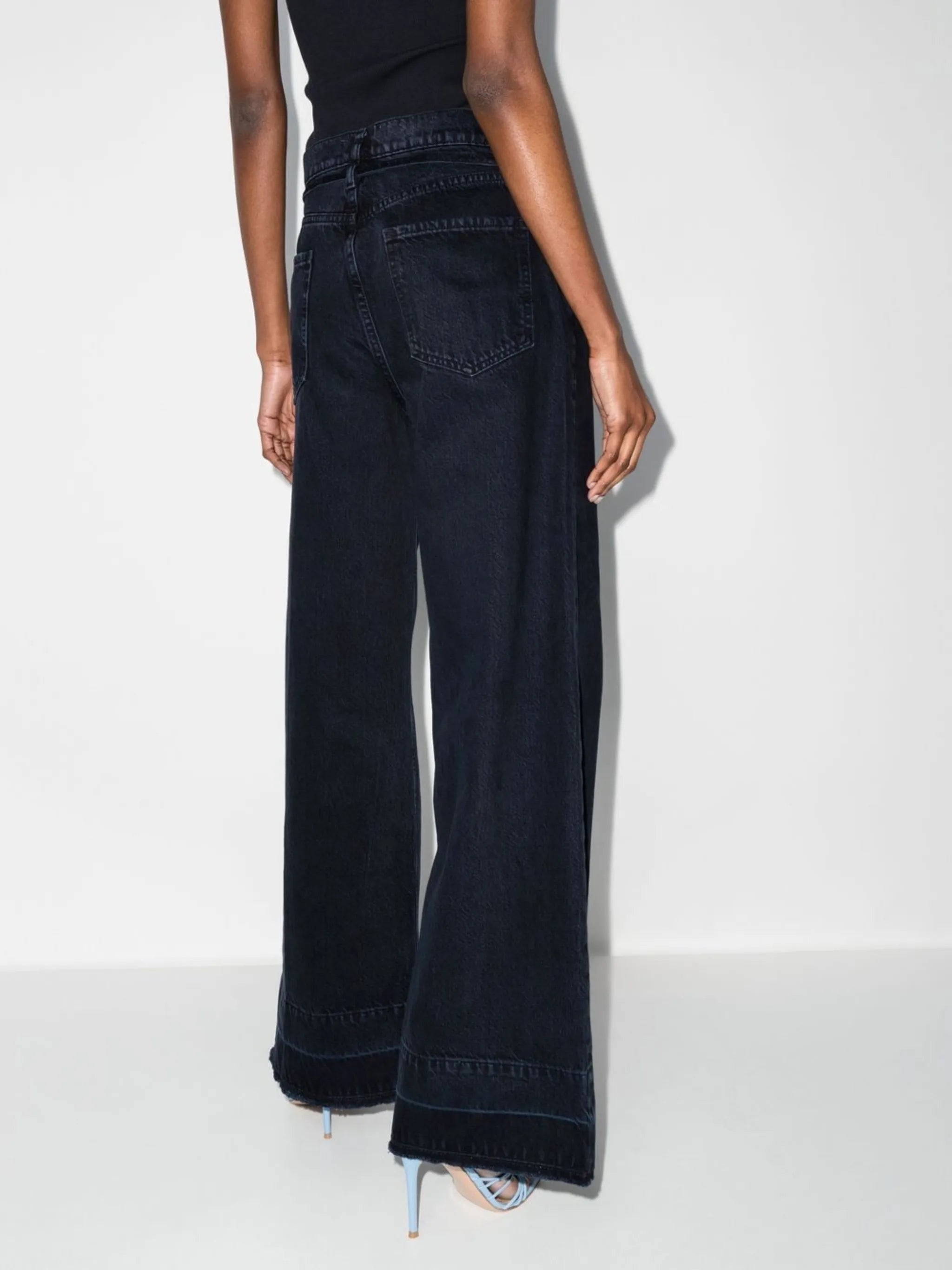 Baggy high-waisted jeans