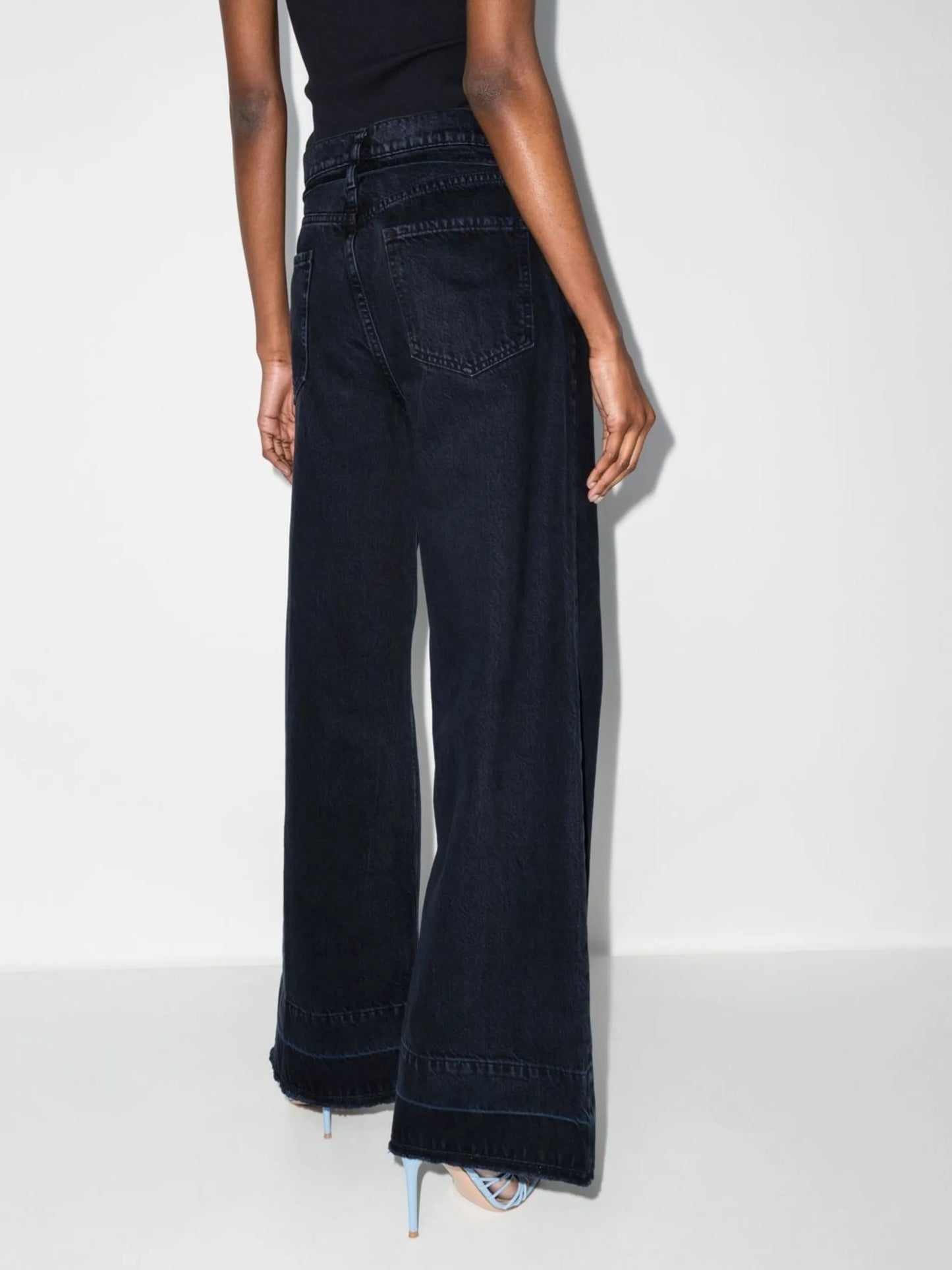 Baggy high-waisted jeans