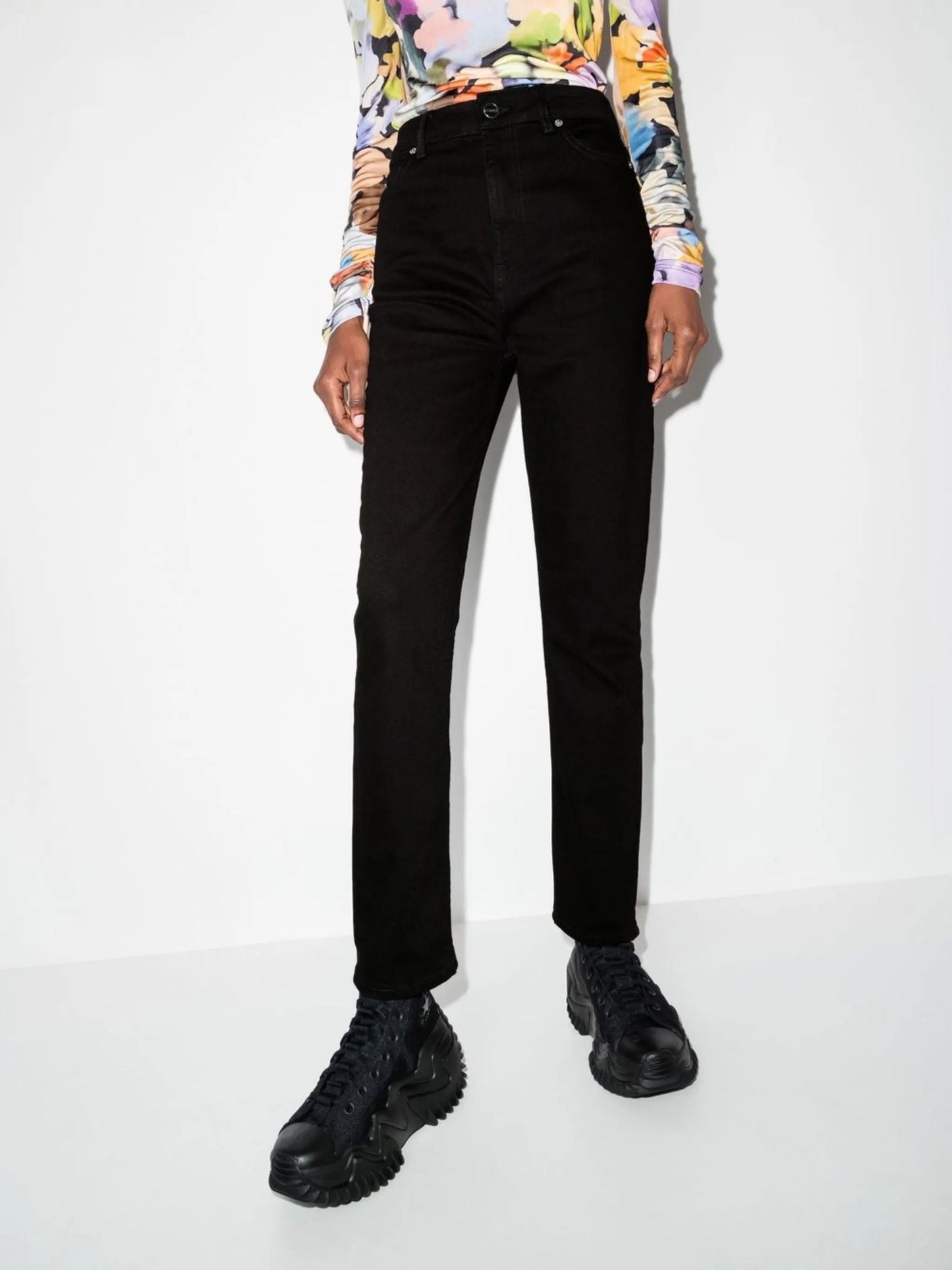 slim-leg cropped jeans