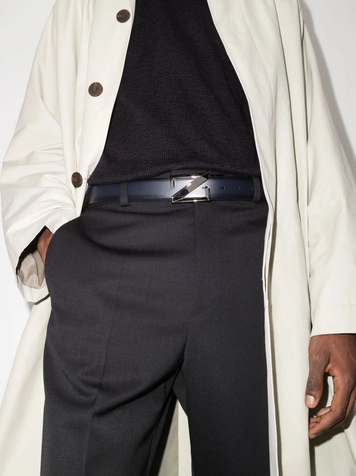logo-buckle belt