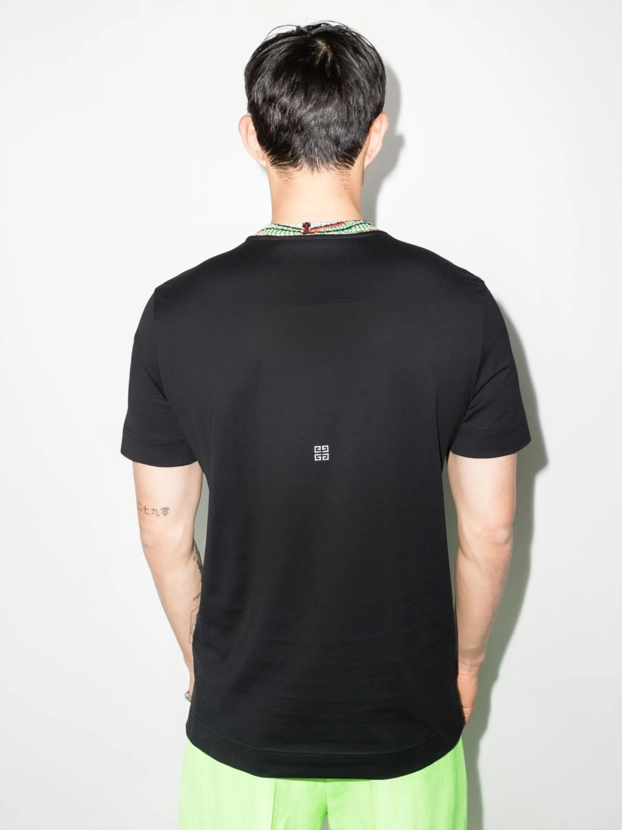 contrasting-collar short-sleeved T-shirt